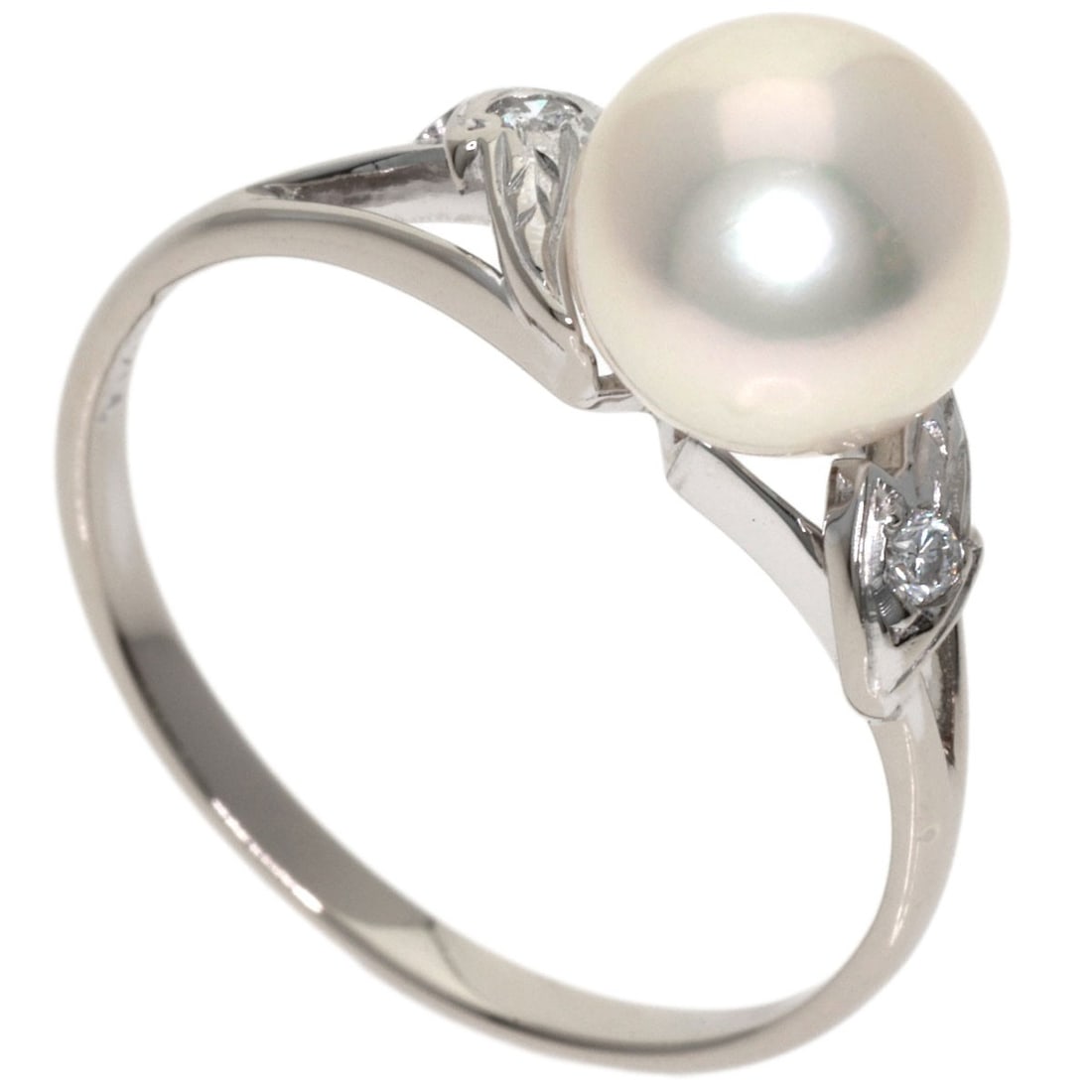 K14 White Gold Mikimoto Pearl Diamond Ring: K14 White Gold Mikimoto Pearl Diamond Ring K14 White Gold Mikimoto Pearl Diamond Ring, a stunning piece featuring a Mikimoto pearl as the main stone, set in a sleek K14 white gold band with a silver