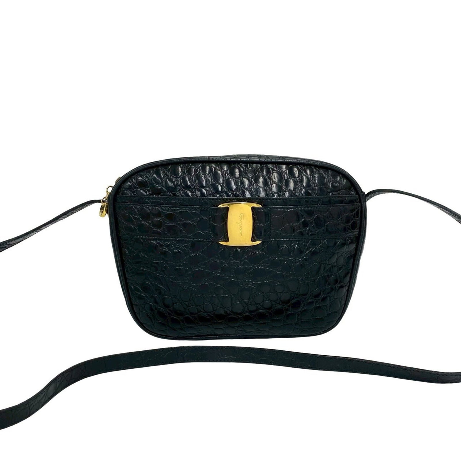 Ferragamo Leather Shoulder Bag: Ferragamo Leather Shoulder Bag Black leather shoulder bag from Salvatore Ferragamo, measuring 18cm x 24cm x 7cm, offering a sleek and stylish accessory for everyday use. The bag's classic design and