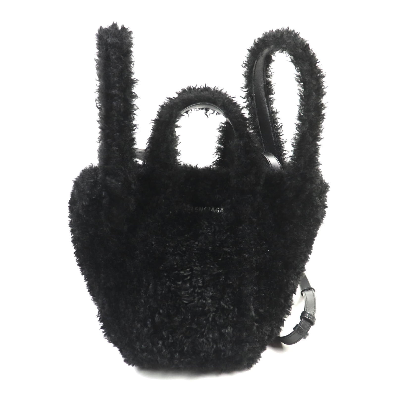 Bag tote Balenciaga: Bag tote Balenciaga Balenciaga Country of Origin: Italy, Brand: Balenciaga, Type: Tote bag, Color: Black, Closure: Open, Inner Pocket: Zipper pocket 1, Gender: Women, Size (HxWxD): 22cm x 32cm x 19cm