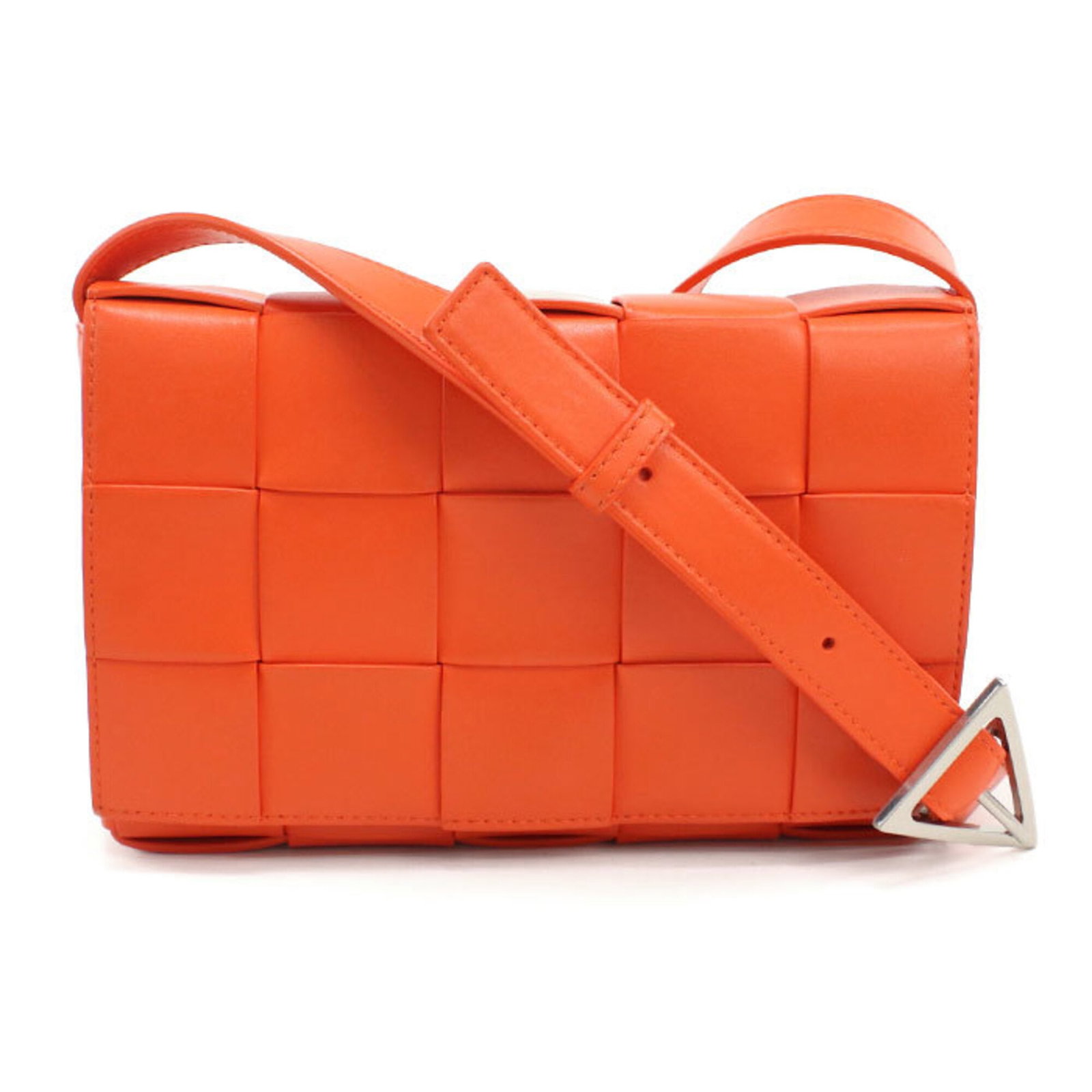Bottega Veneta Shoulder Bag Leather: Bottega Veneta Shoulder Bag Leather Bottega Veneta's iconic shoulder bag is crafted from rich, supple calfskin leather in a vibrant orange hue, complemented by sleek silver hardware. Measuring 15cm x