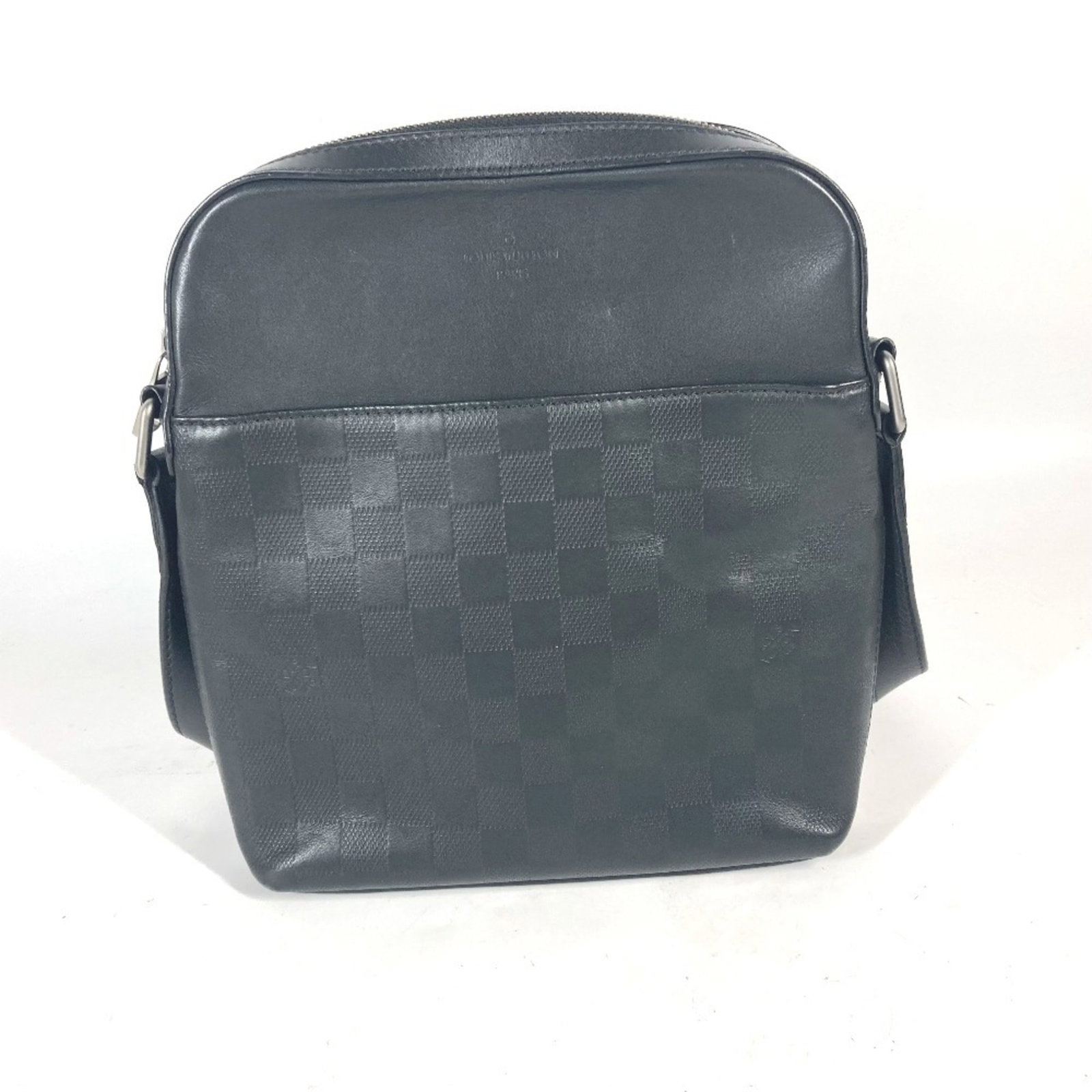 Louis Vuitton Pochette Shoulder Bag Damier Infini: Louis Vuitton Pochette Shoulder Bag Damier Infini Damier Infini pattern adds a touch of timeless elegance to this sleek Louis Vuitton Pochette Shoulder Bag, crafted from high-quality materials. The
