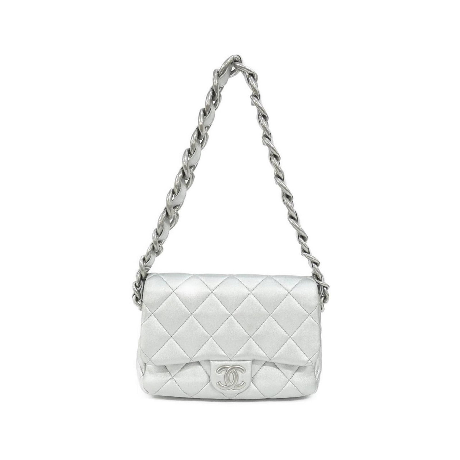 Shoulder Bag Leather Chanel: Shoulder Bag Leather Chanel Silver Leather Shoulder Bag by Chanel, 15cm x 21cm x 5cm, features a sleek and sophisticated design with silver hardware. The bag's classic style and timeless elegance make