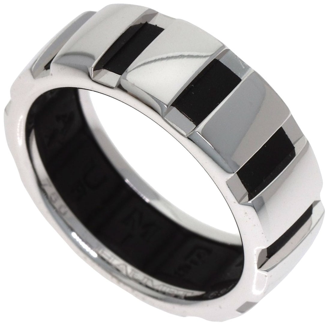 One #50 K18 White Gold Chaumet Class Ring: One #50 K18 White Gold Chaumet Class Ring Chaumet's K18 White Gold Class Ring boasts a sleek, silver metal exterior, crafted from 18k gold for a luxurious feel. This elegant ring features a distinctiv