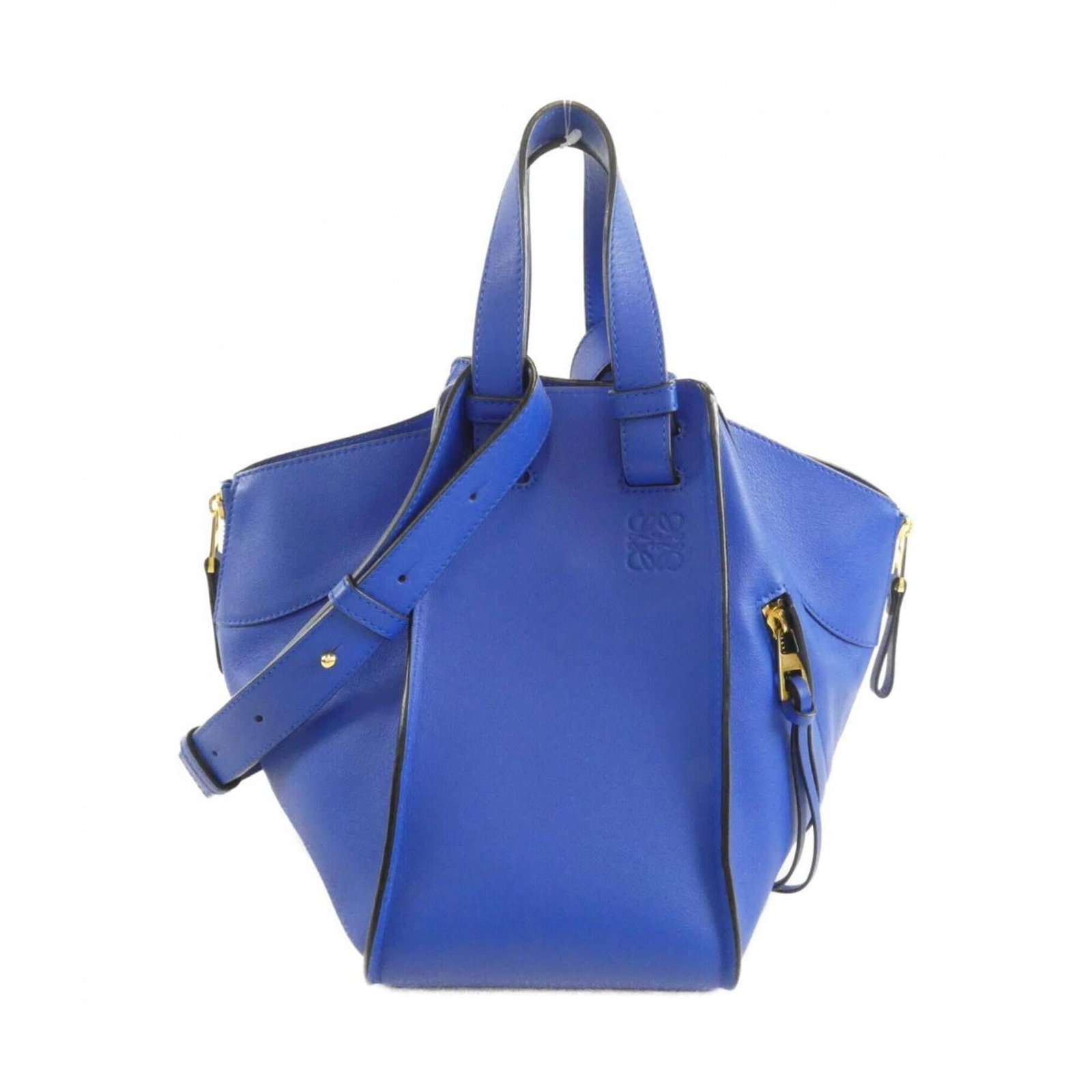 Shoulder Bag Leather: Shoulder Bag Leather This shoulder bag is crafted from high-quality calfskin leather in an electric blue hue, adorned with gold hardware. The bag measures 25cm x 14cm x 27cm and features a sleek, mode