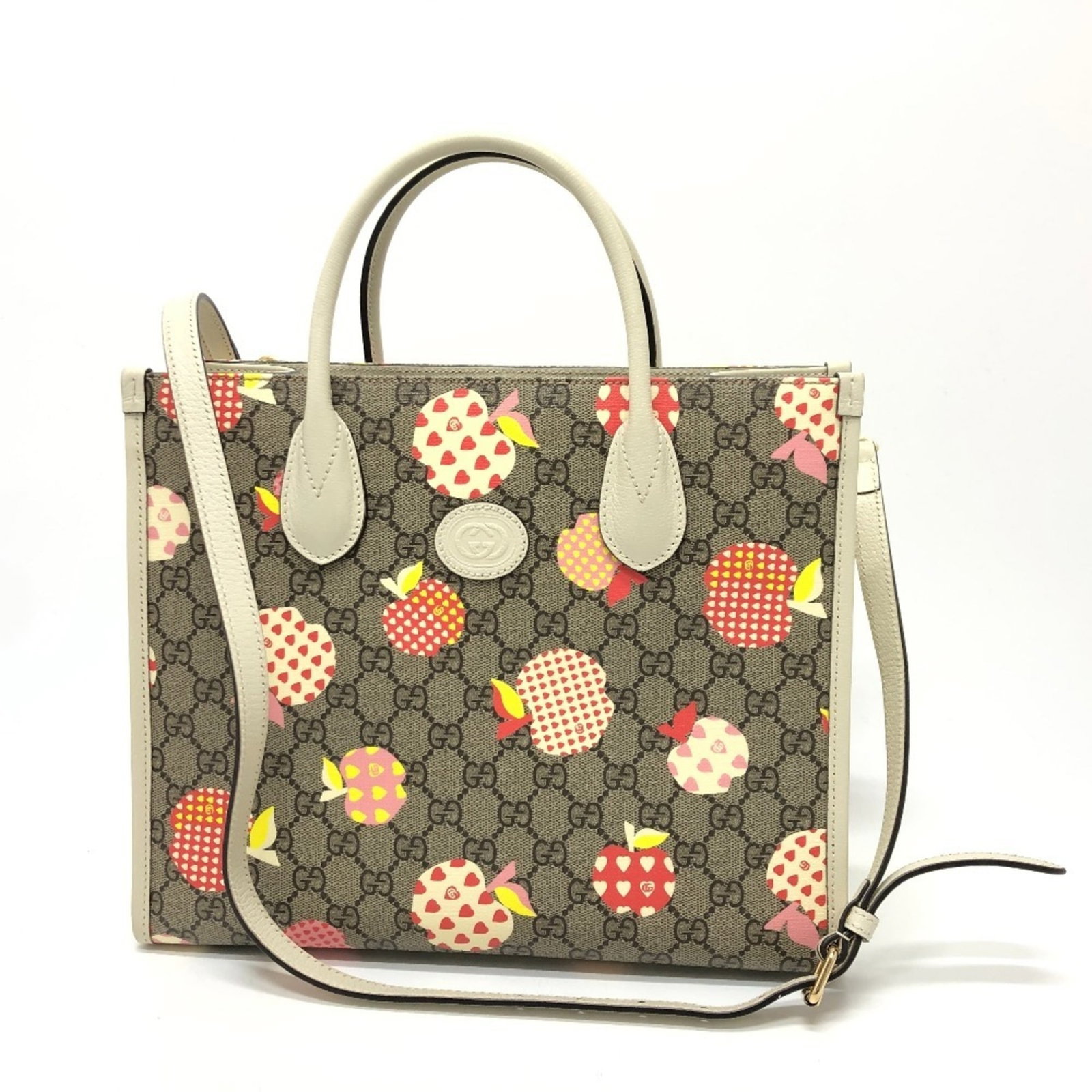 Gucci Handbag Supreme Gg: Gucci Handbag Supreme Gg Gucci Supreme GG Handbag in Beige, featuring iconic GG Supreme pattern and gold hardware, is a stylish accessory for women. Measuring 26.5cm x 31cm x 10.5cm, it comes with a