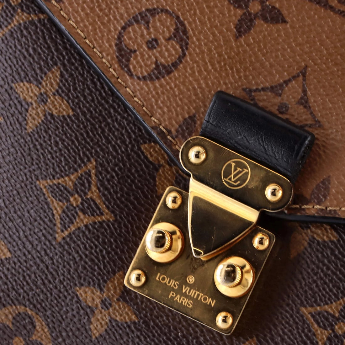 Monogram Reverse Canvas Pochette Louis Vuitton - 7