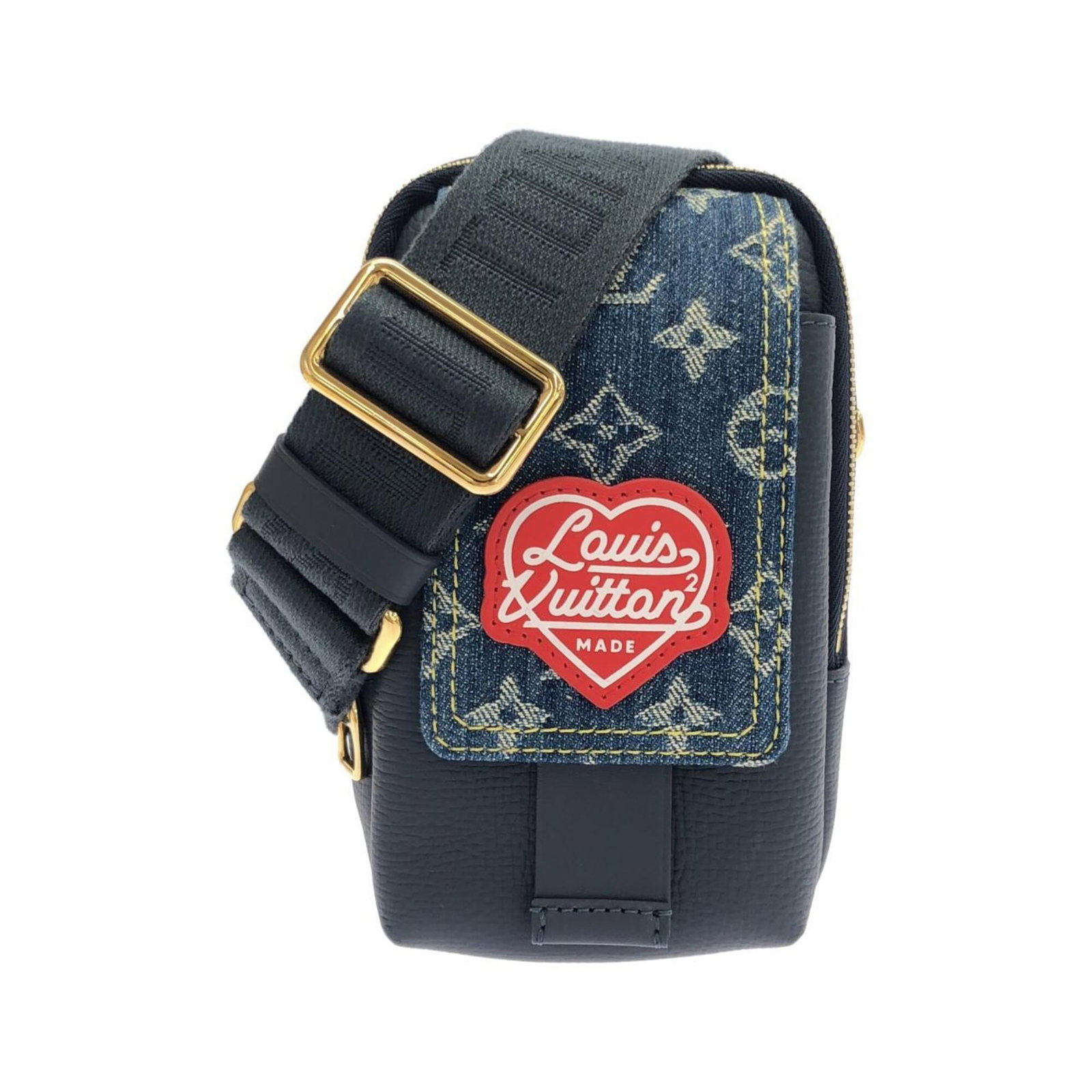 Louis Vuitton Handbag Monogram Denim: Louis Vuitton Handbag Monogram Denim Monogram Denim handbag from Louis Vuitton, featuring the iconic blue monogram pattern and gold hardware, is a stylish and versatile accessory. Made from high-quali
