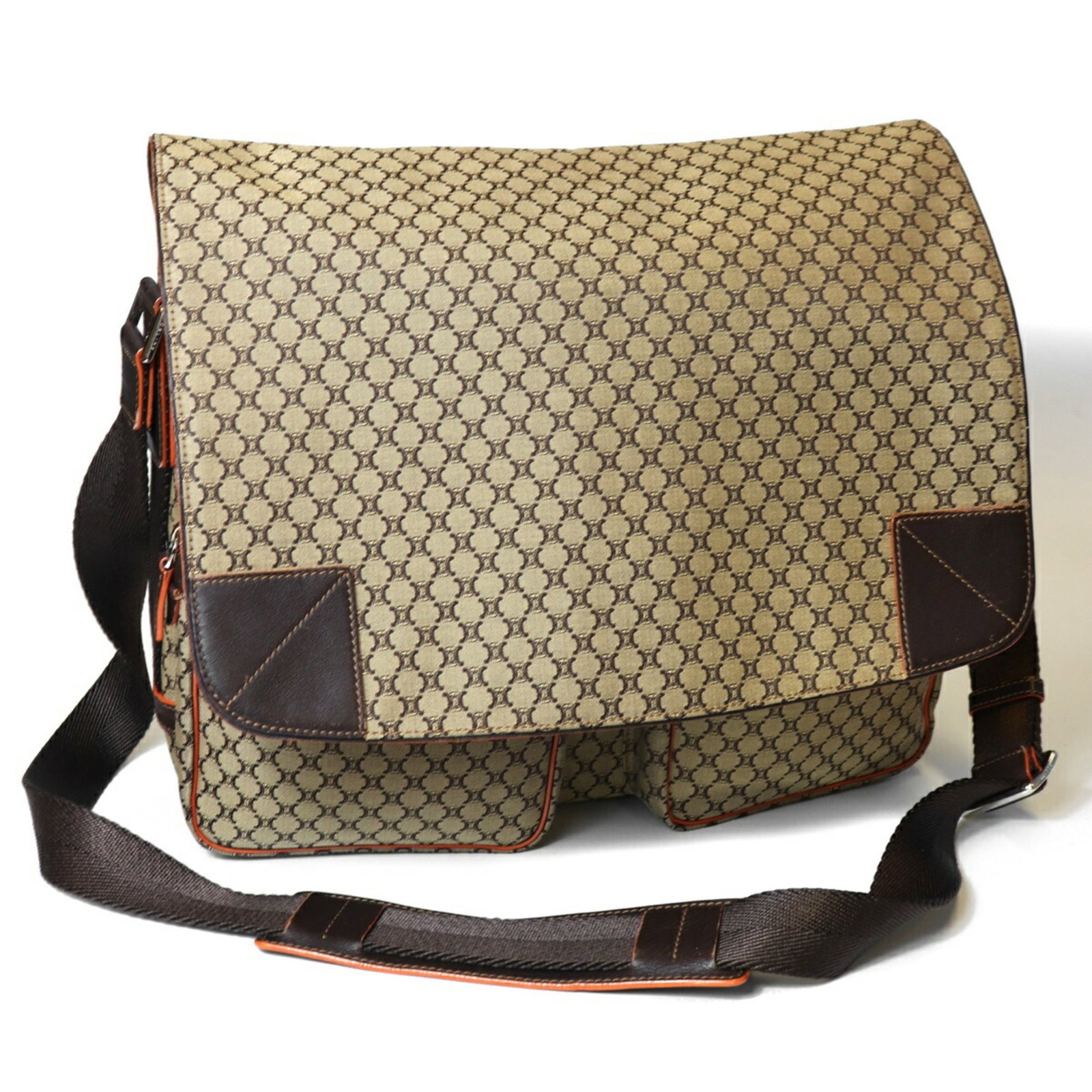 Shoulder Bag Canvas: Shoulder Bag Canvas Canvas shoulder bag with a brown color, measuring 32cm x 40cm x 10cm, made from canvas material. This bag features a classic design with a sturdy structure, suitable for everyday u