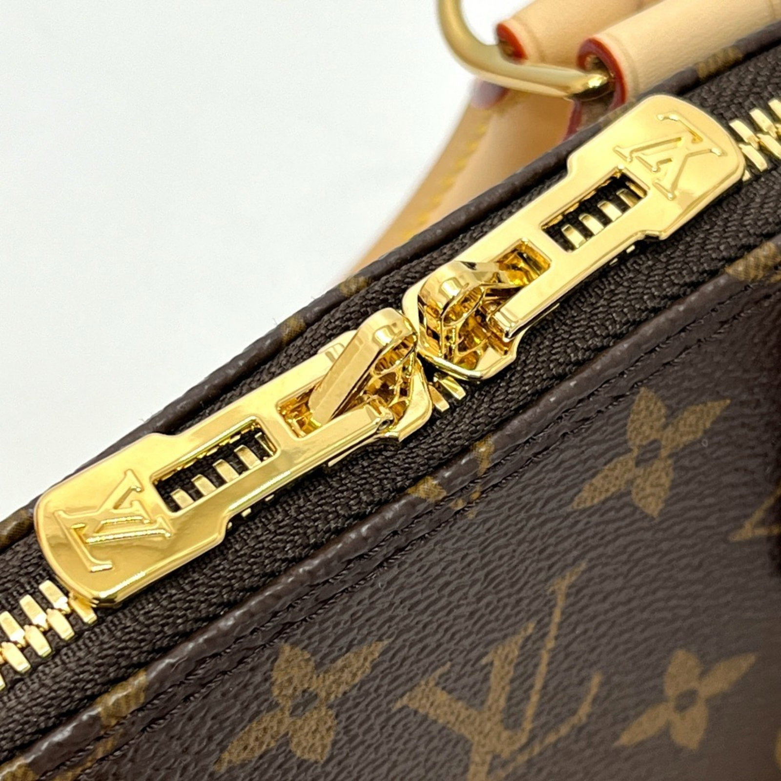 Louis Vuitton Monogram Handbag - 8