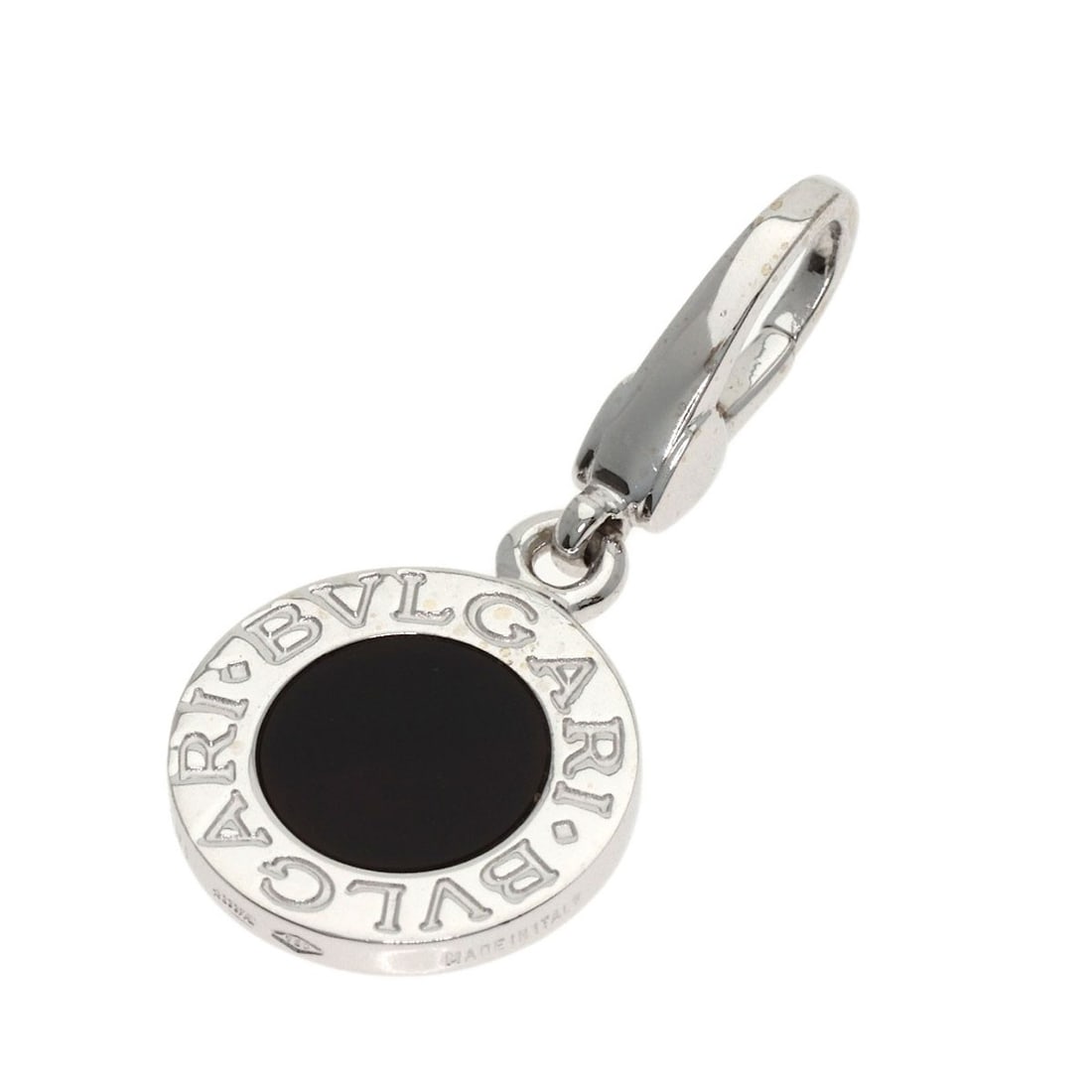 K18 White Gold Pendant Top Onyx Bvlgari: K18 White Gold Pendant Top Onyx Bvlgari K18 White Gold Pendant Top Onyx Bvlgari features a striking silver-toned K18 white gold pendant top adorned with a beautiful onyx stone, showcasing the luxury o