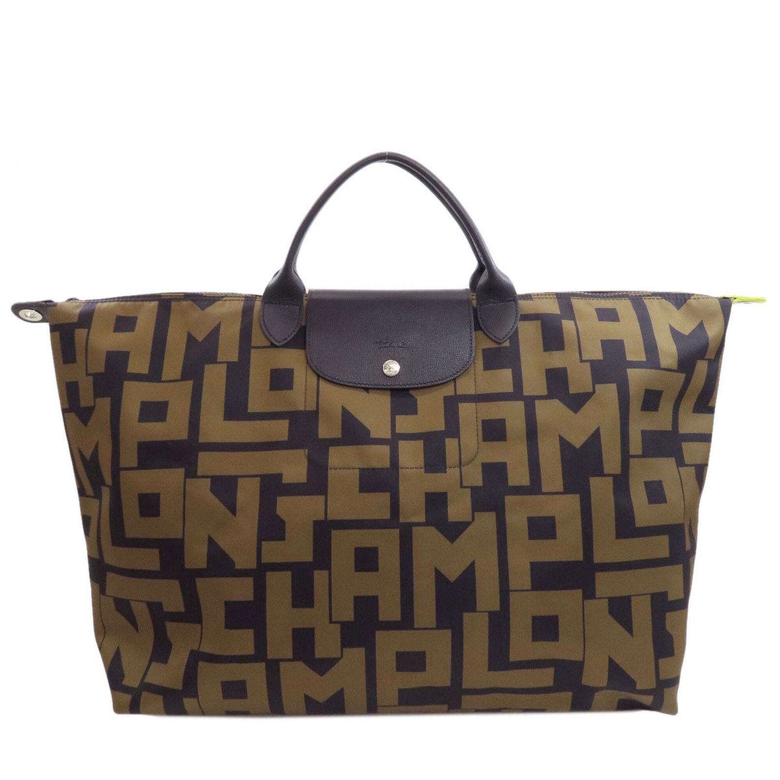 Nylon Longchamp Tote Bag: Nylon Longchamp Tote Bag Nylon Longchamp Tote Bag is made from durable nylon material, available in black and khaki colors. Its compact size and 66cm width make it a convenient and spacious accessory