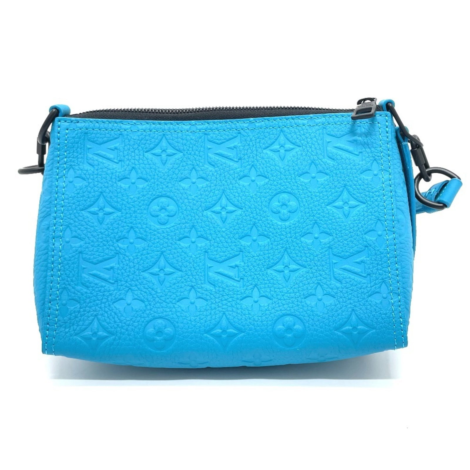 Shoulder Bag Monogram Empreinte Louis Vuitton: Shoulder Bag Monogram Empreinte Louis Vuitton Blue Monogram Empreinte Louis Vuitton Shoulder Bag, 15cm x 22cm x 14cm, comes with box and dust bag, bearing the iconic signature. Item Specifics: Brand: 