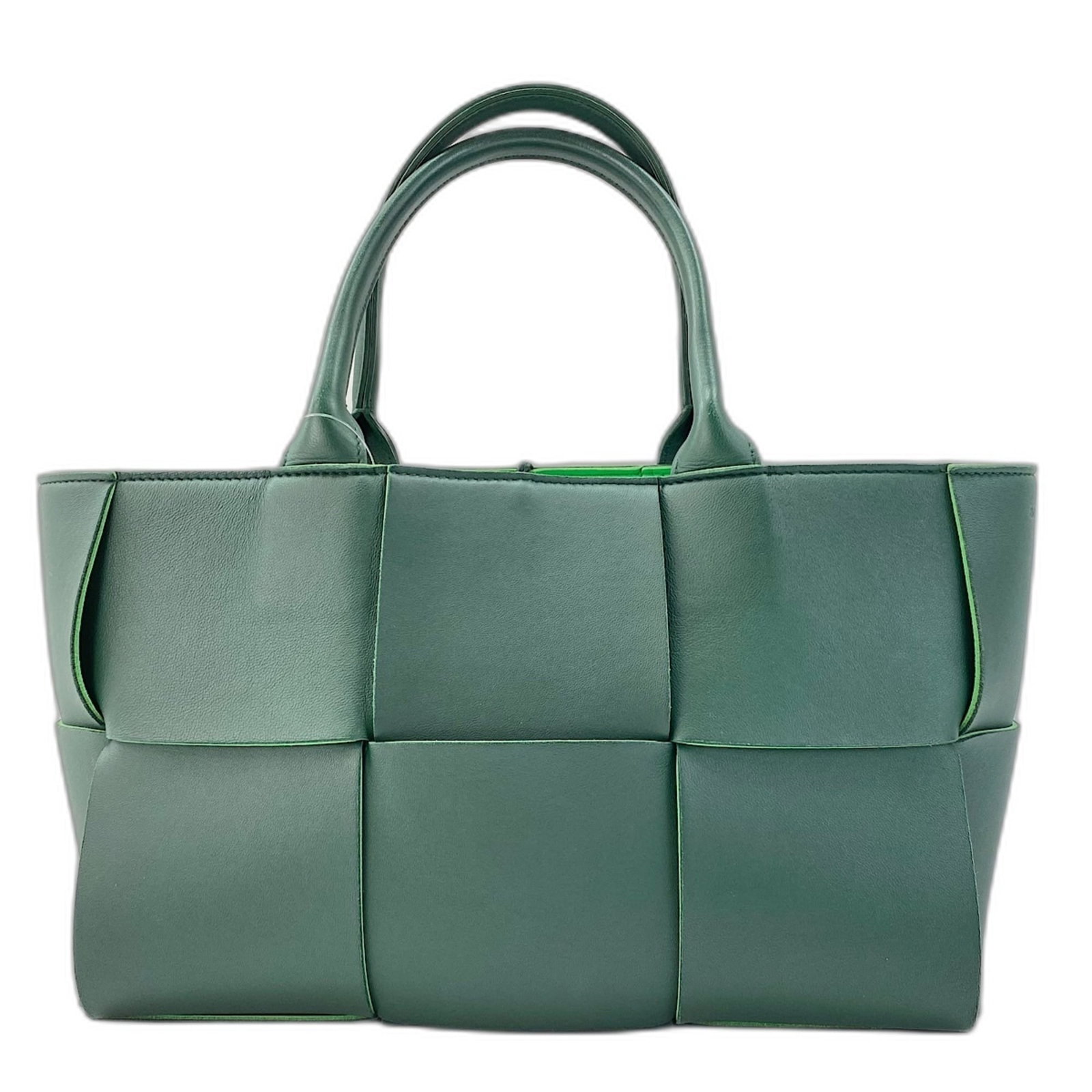 Bottega Veneta Handbag Pouch: Bottega Veneta Handbag Pouch Bottega Veneta Handbag Pouch in Green measures 24cm x 37cm x 14cm, offering a compact and stylish accessory. The pouch features a signature from the artist, adding a touch