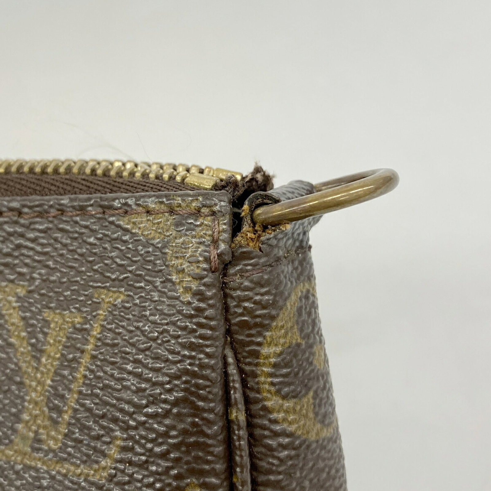 Louis Vuitton Pouch - 6