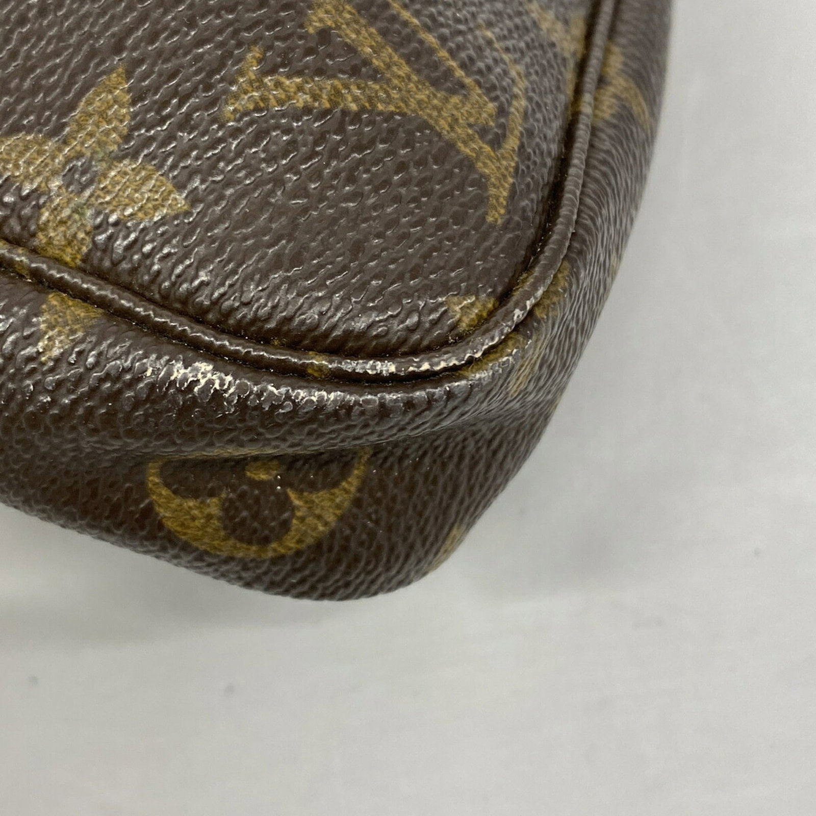 Louis Vuitton Pouch - 7