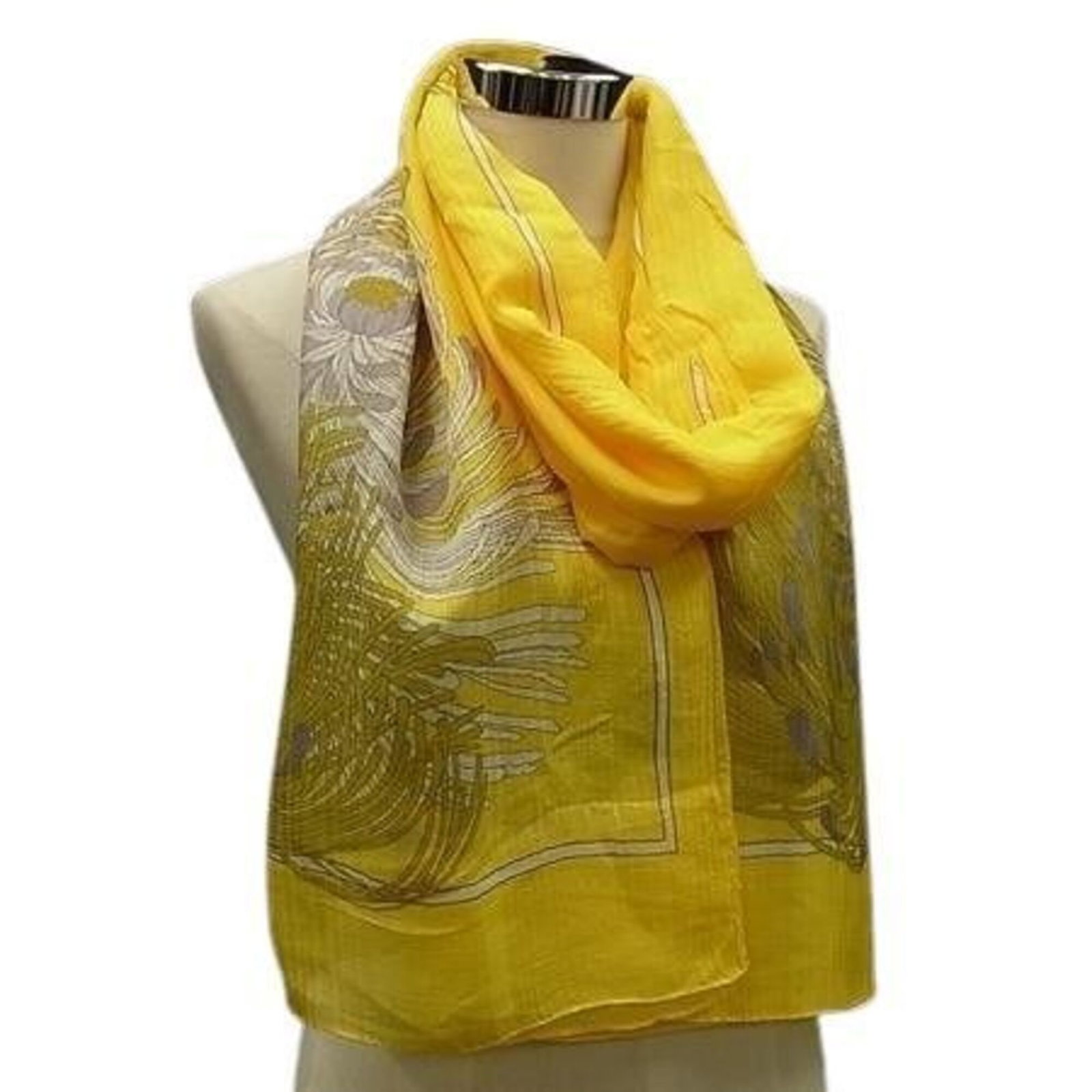 Viscose 49% Silk 51% Gucci: Viscose 49% Silk 51% Gucci The Gucci stole boasts a striking multi-color design, featuring a prominent yellow hue, and is crafted from a unique blend of 51% silk and 49% viscose. Measuring 1.92m x 62c