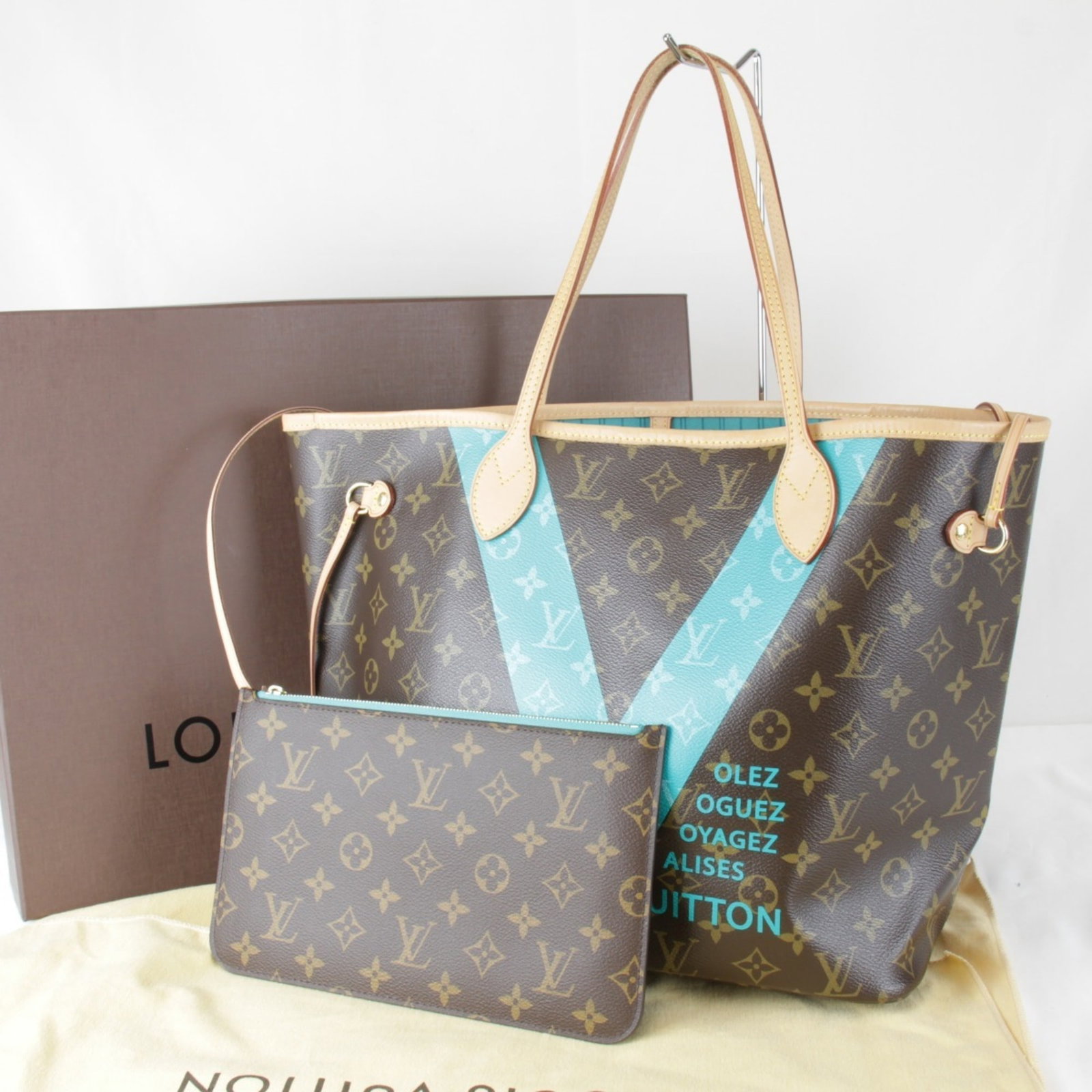 Canvas Louis Vuitton Tote: Canvas Louis Vuitton Tote Canvas Louis Vuitton Tote - A Timeless Brown Classic. This iconic tote bag features a rich brown canvas material, measuring 28cm x 32cm x 16cm, making it the perfect size for