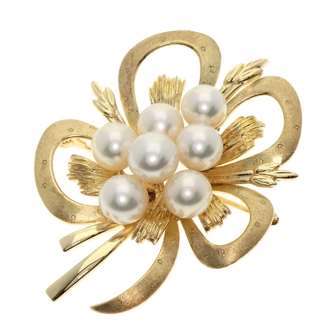 K14 Yellow Gold Mikimoto Pearl Brooch: K14 Yellow Gold Mikimoto Pearl Brooch K14 Yellow Gold Mikimoto Pearl Brooch boasts a striking gold finish, expertly crafted from high-quality K14 yellow gold. The brooch features a beautiful Mikimoto