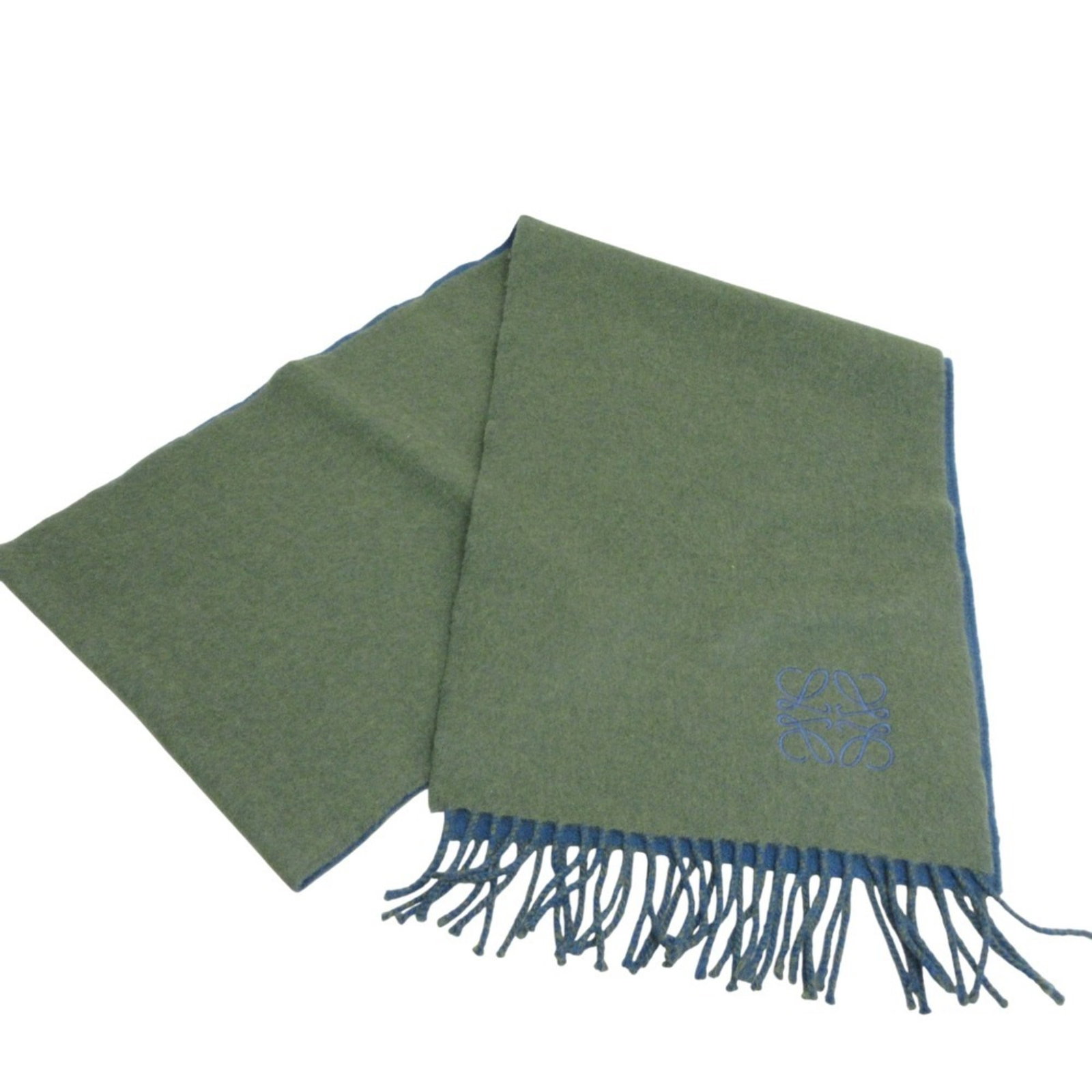 Shawl Loewe: Shawl Loewe Blue Shawl by Loewe measures 1.84m x 27cm, offering a unique combination of size and color. The shawl is made from a single piece of fabric, providing a seamless and cohesive design. Its