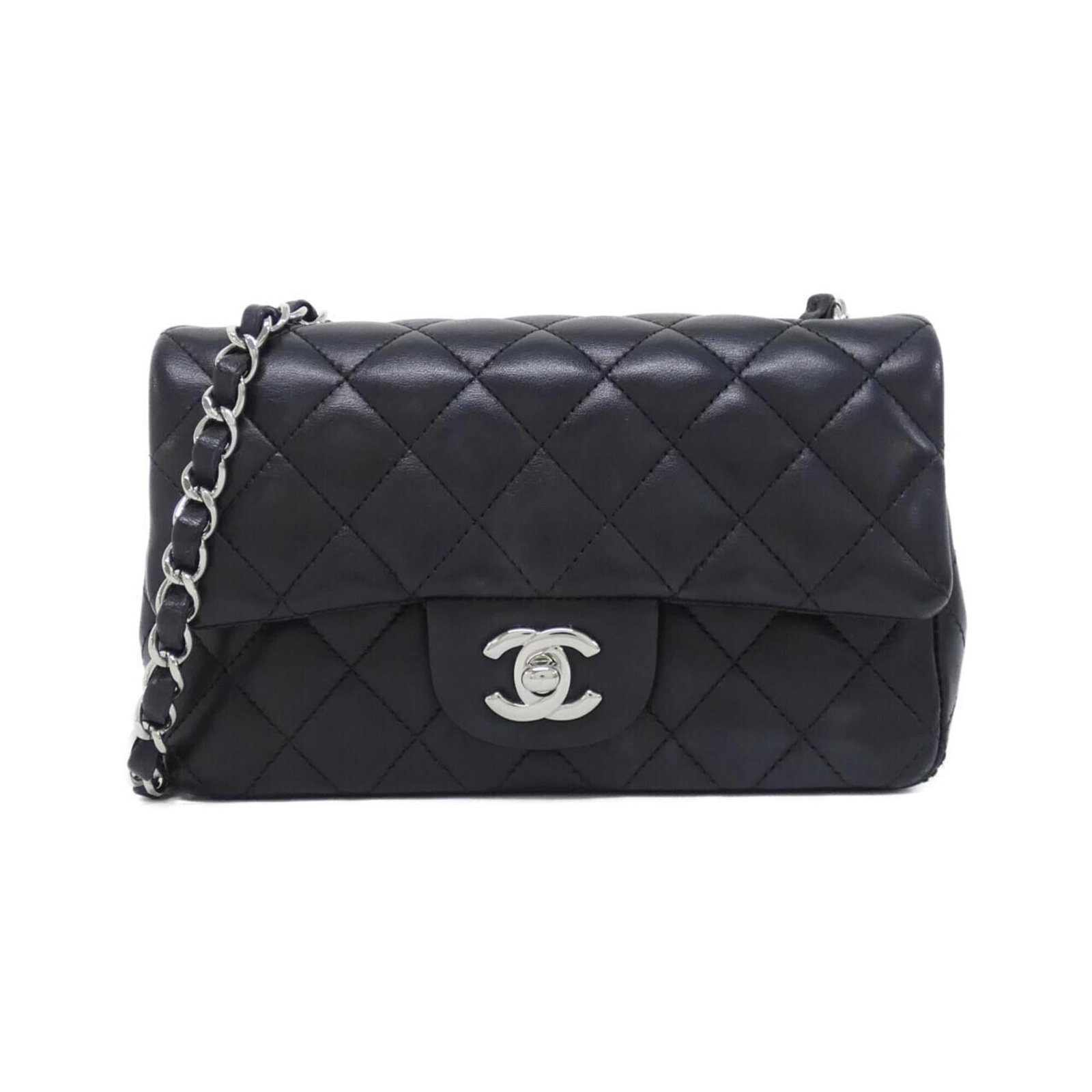 Shoulder Bag Leather Chanel: Shoulder Bag Leather Chanel Black leather shoulder bag from Chanel, featuring lamb leather and silver hardware, with dimensions of 12cm x 19cm x 6cm. This stylish bag is made from high-quality leather