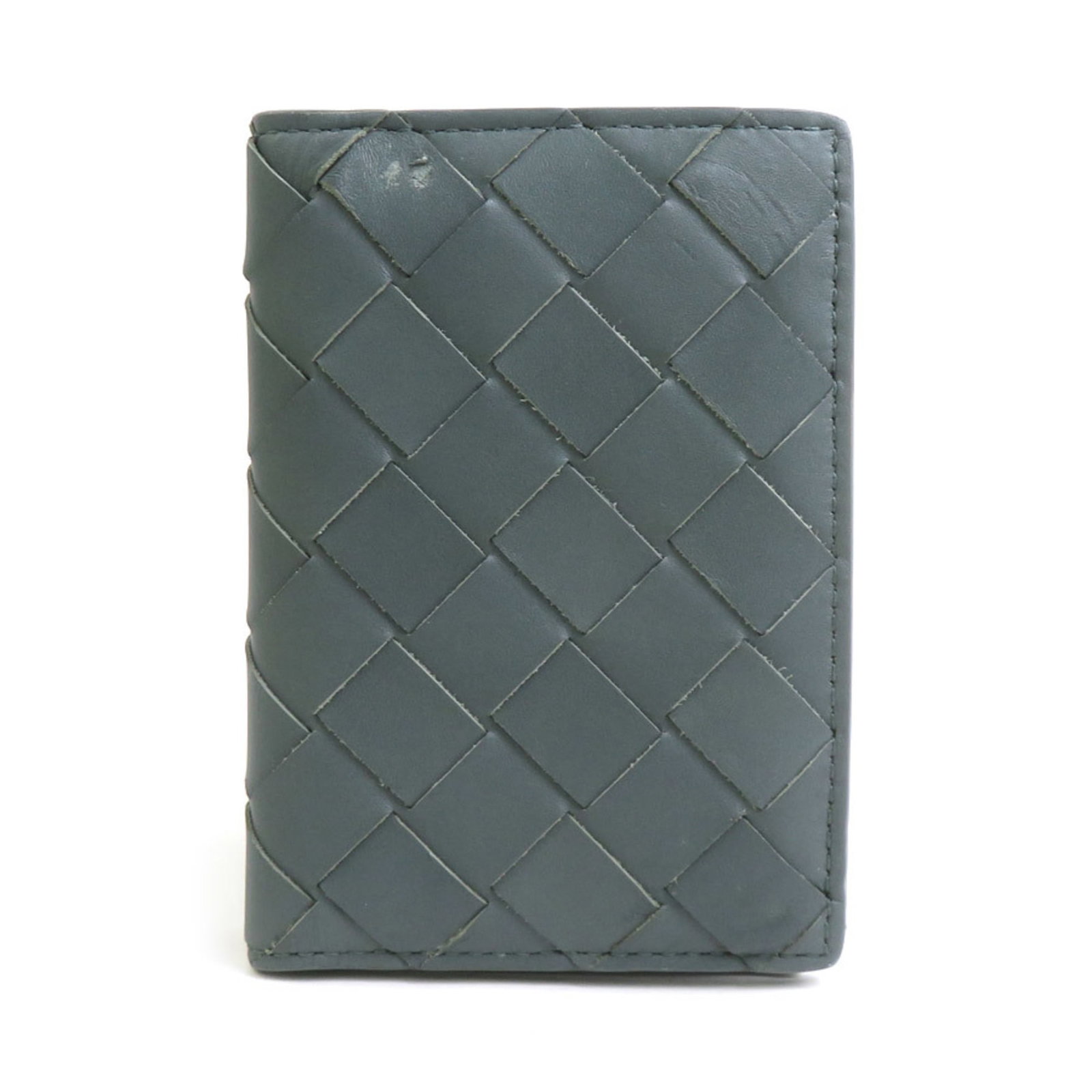 Veneta Card Leather Case: Veneta Card Leather Case The Veneta Card Leather Case is a sleek, gray leather case from Bottega Veneta, measuring 11cm x 7.5cm x 1cm. Made from high-quality leather, this compact case features a