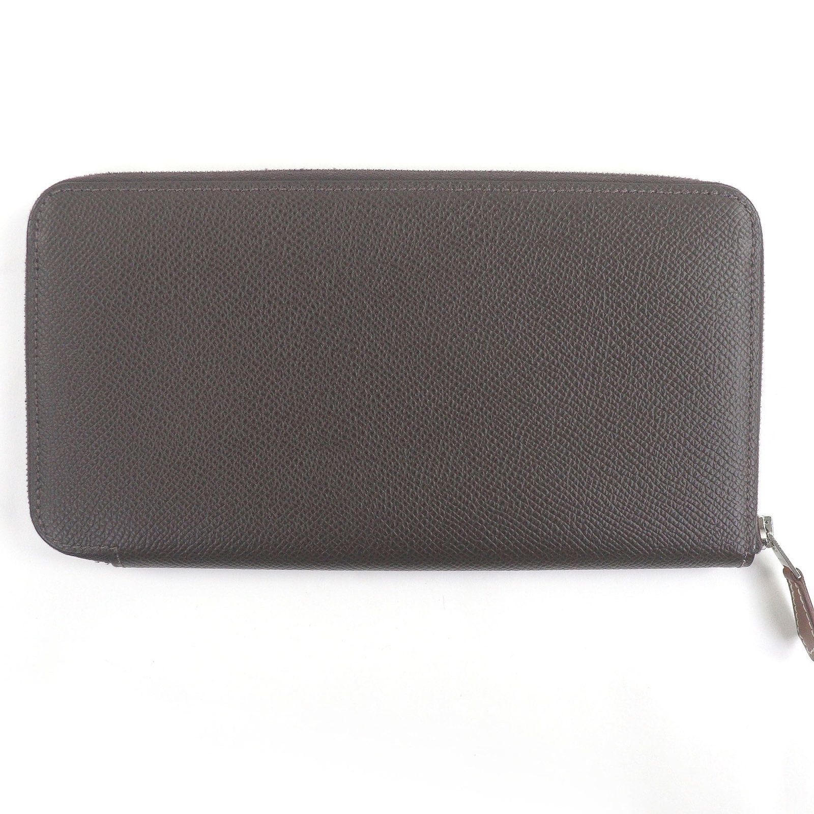 Epsom Leather Bi fold Wallet Hermes: Epsom Leather Bi fold Wallet Hermes Epsom leather, a signature material from Hermes, forms the foundation of this bi-fold wallet. Measuring 11cm x 20cm, it provides ample space for cards and cash.
