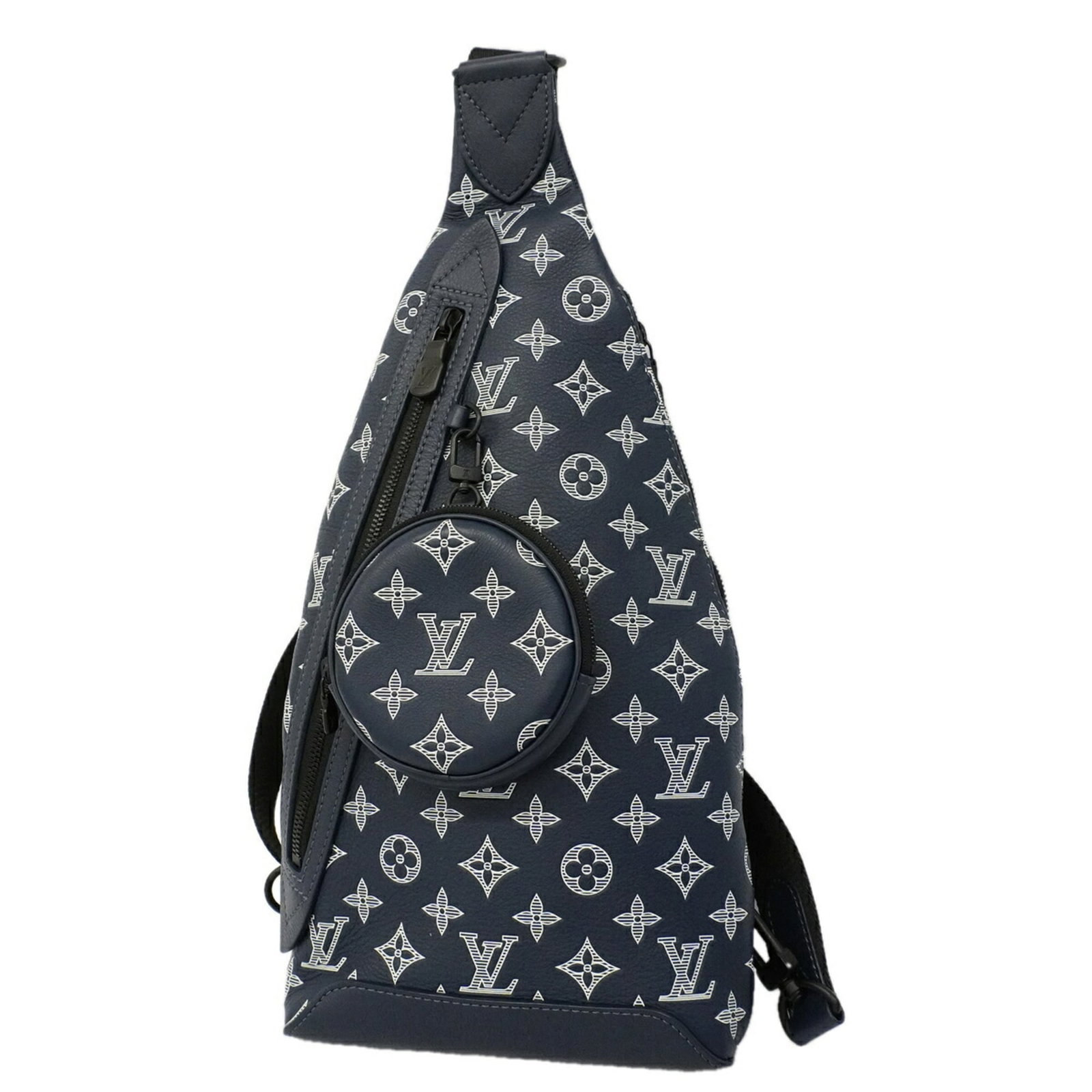Louis Vuitton sling bag: Louis Vuitton sling bag White Louis Vuitton sling bag with a classic design, measuring 44cm x 19cm x 4cm. This stylish bag features a timeless look and a compact size, making it perfect for everyday