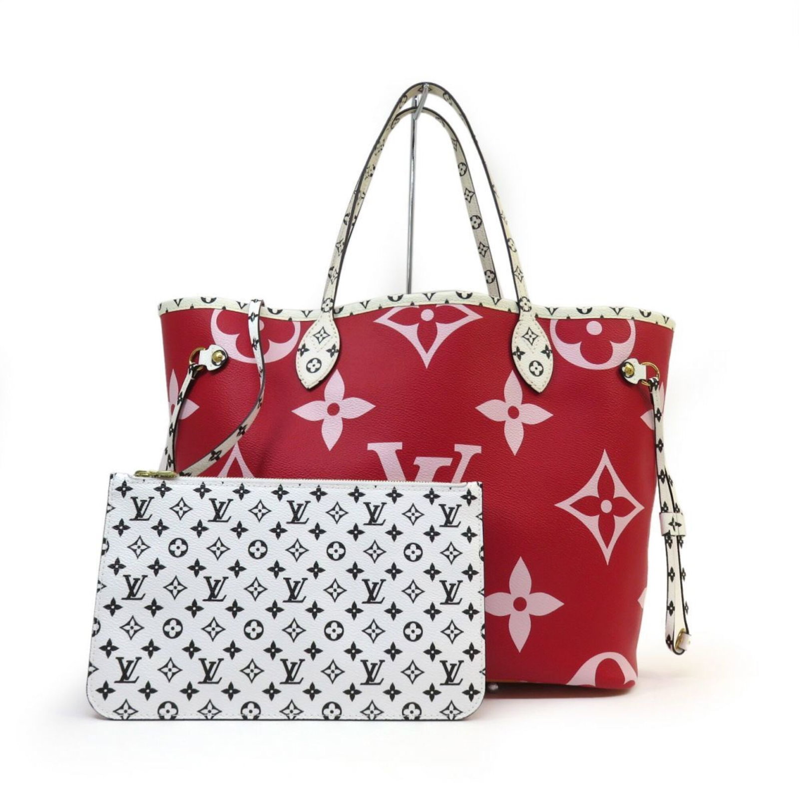 Shoulder Bag Tote Monogram Louis Vuitton: Shoulder Bag Tote Monogram Louis Vuitton This Louis Vuitton shoulder bag tote features the iconic monogram pattern in a vibrant multi-color design. Measuring 28cm x 32cm x 15cm, it offers a spacious