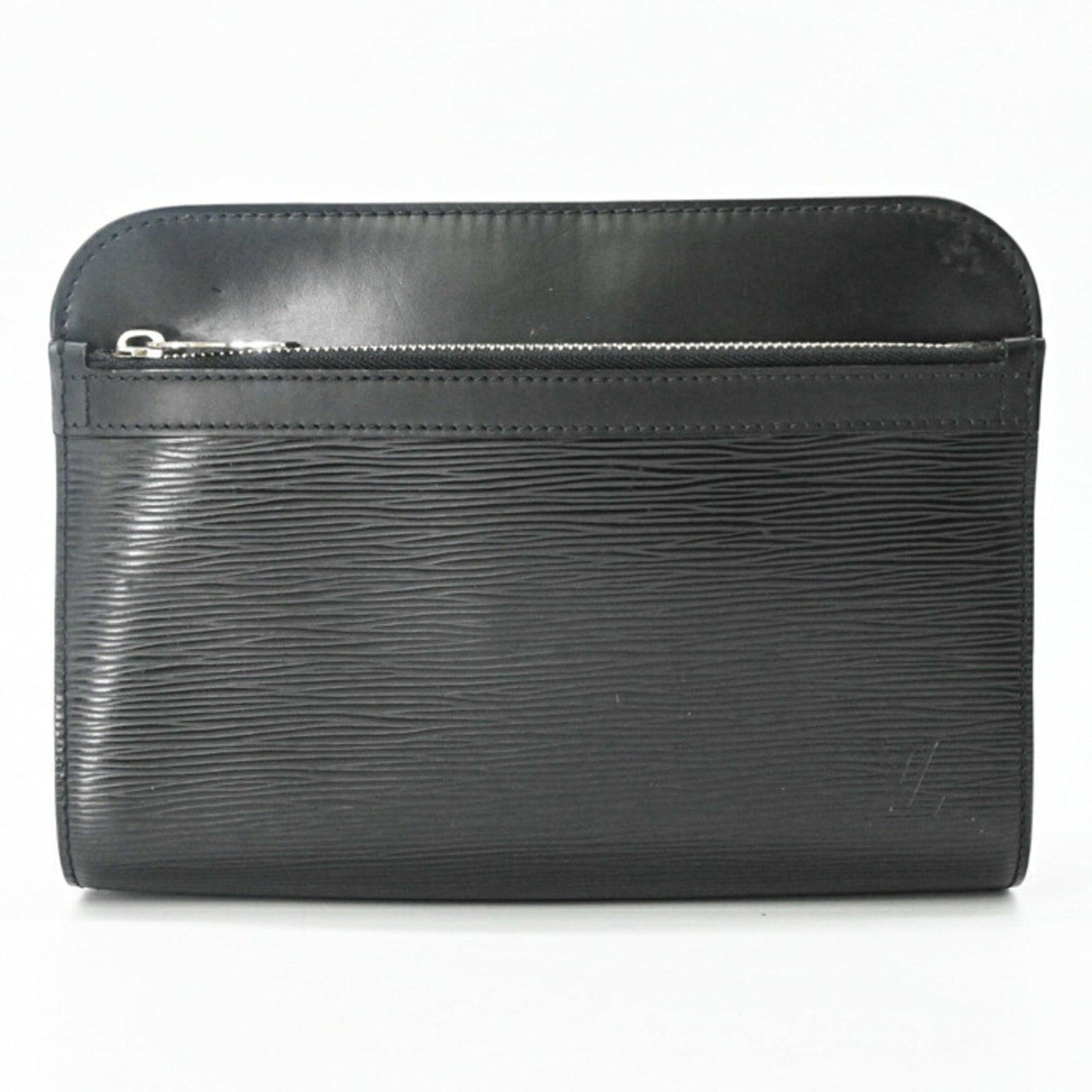 Clutch Bag Epi Leather Louis Vuitton: Clutch Bag Epi Leather Louis Vuitton Epi leather gives this Louis Vuitton clutch bag its distinctive look and feel, while its sleek black color makes it versatile for any occasion. Measuring 17cm x 24