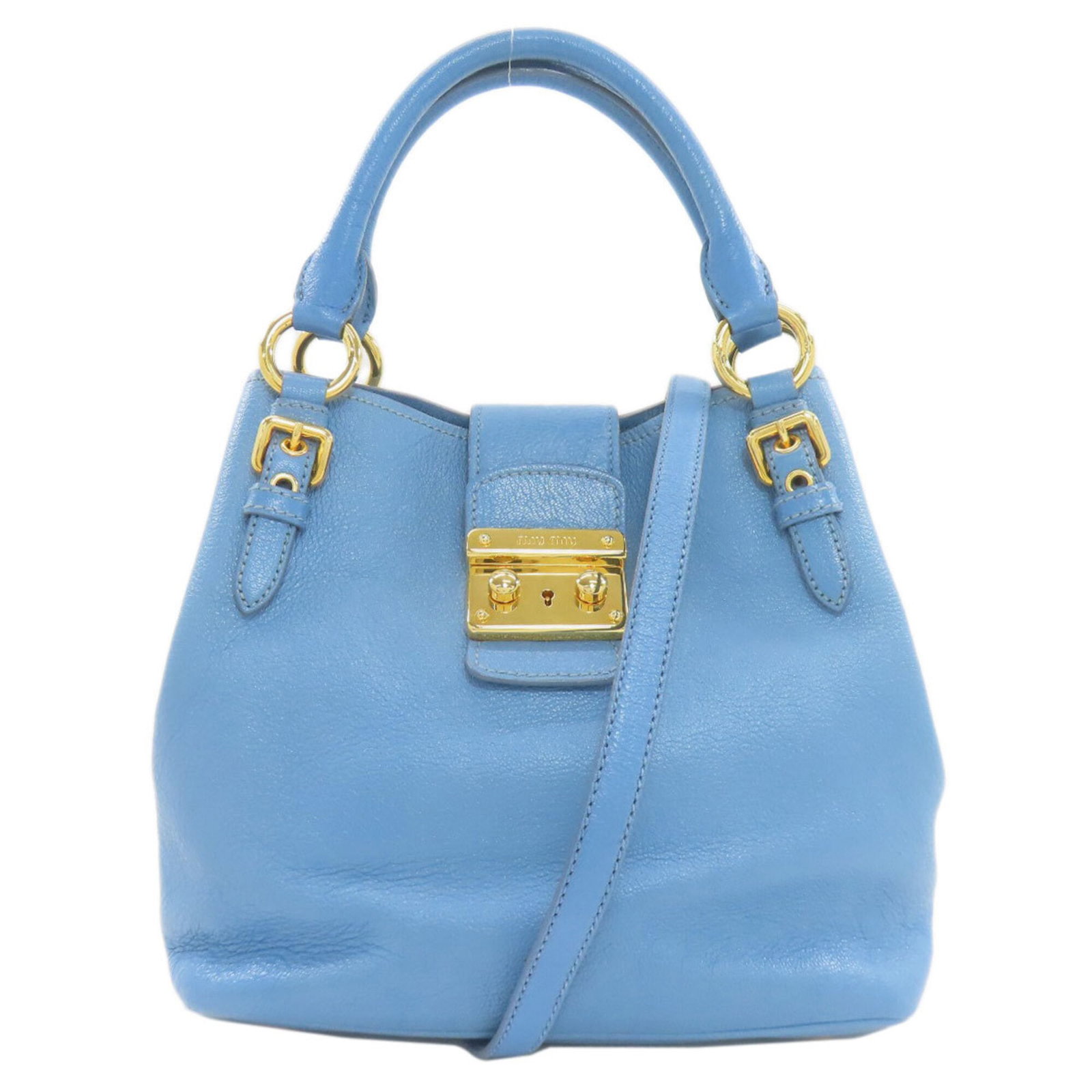 Handbag Miu Leather: Handbag Miu Leather Light blue Miu Miu handbag made of high-quality leather, featuring a sleek design and compact size. The bag measures 23.5cm x 21cm x 15cm, making it a convenient and stylish