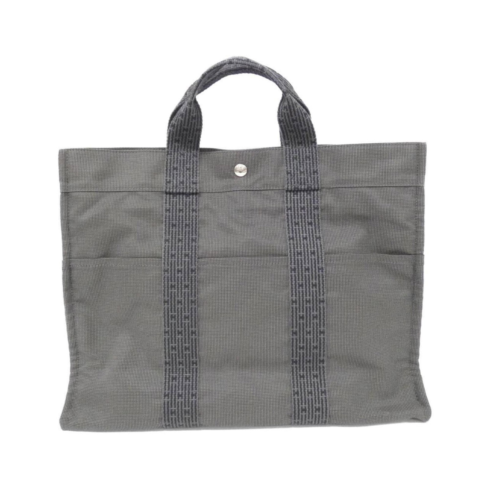Handbag Canvas: Handbag Canvas Canvas handbag with black canvas material and silver hardware, measuring 33cm x 43cm x 11cm. This classic design showcases a timeless combination of style and functionality. The canvas