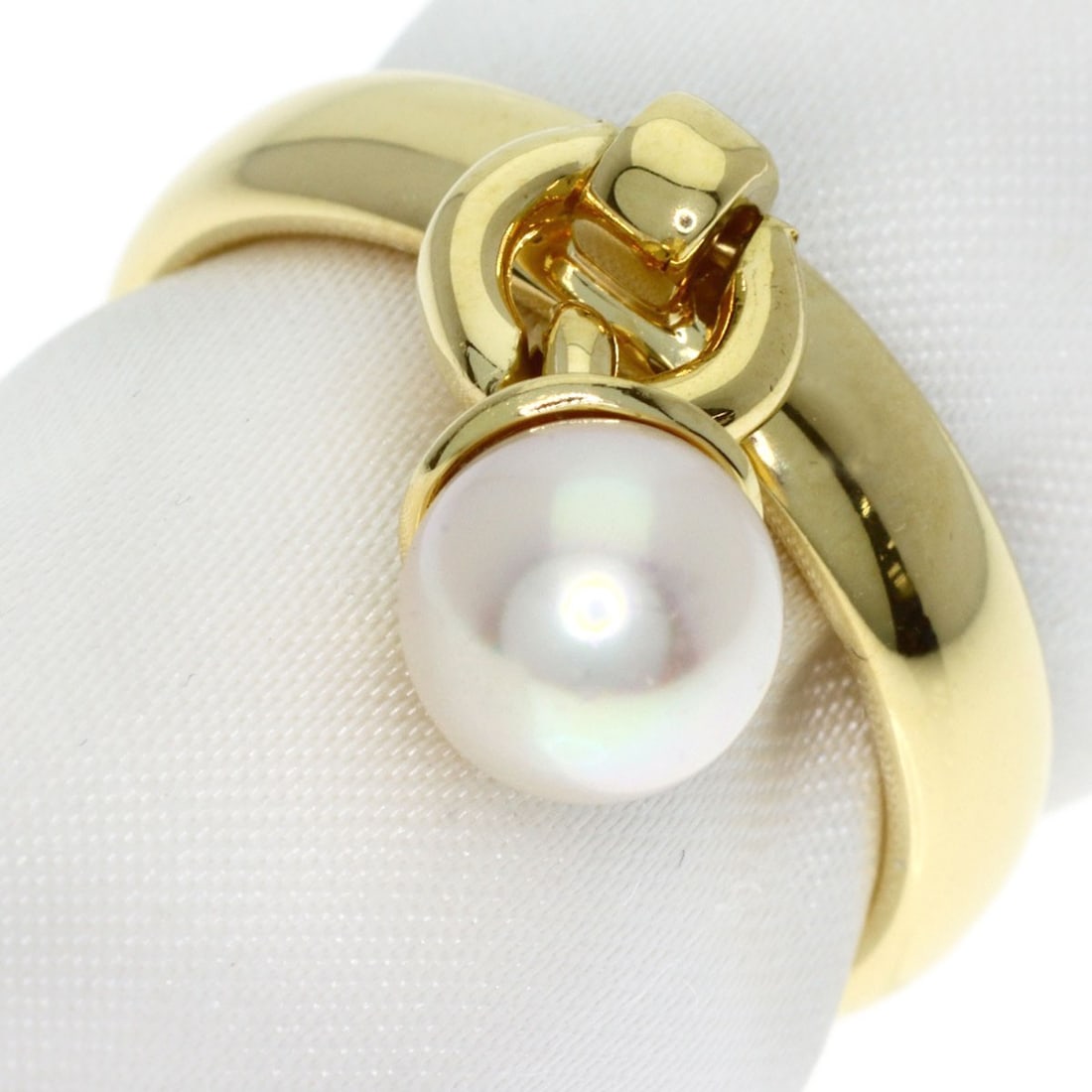 Tiffany&Co Pearl Ring K18 Yellow Gold Door Knock: Tiffany&Co Pearl Ring K18 Yellow Gold Door Knock K18 Yellow Gold Pearl Ring by Tiffany&Co. Features a stunning pearl main stone set in a 6.25(US) ring size K18 yellow gold door knock ring. This elegan