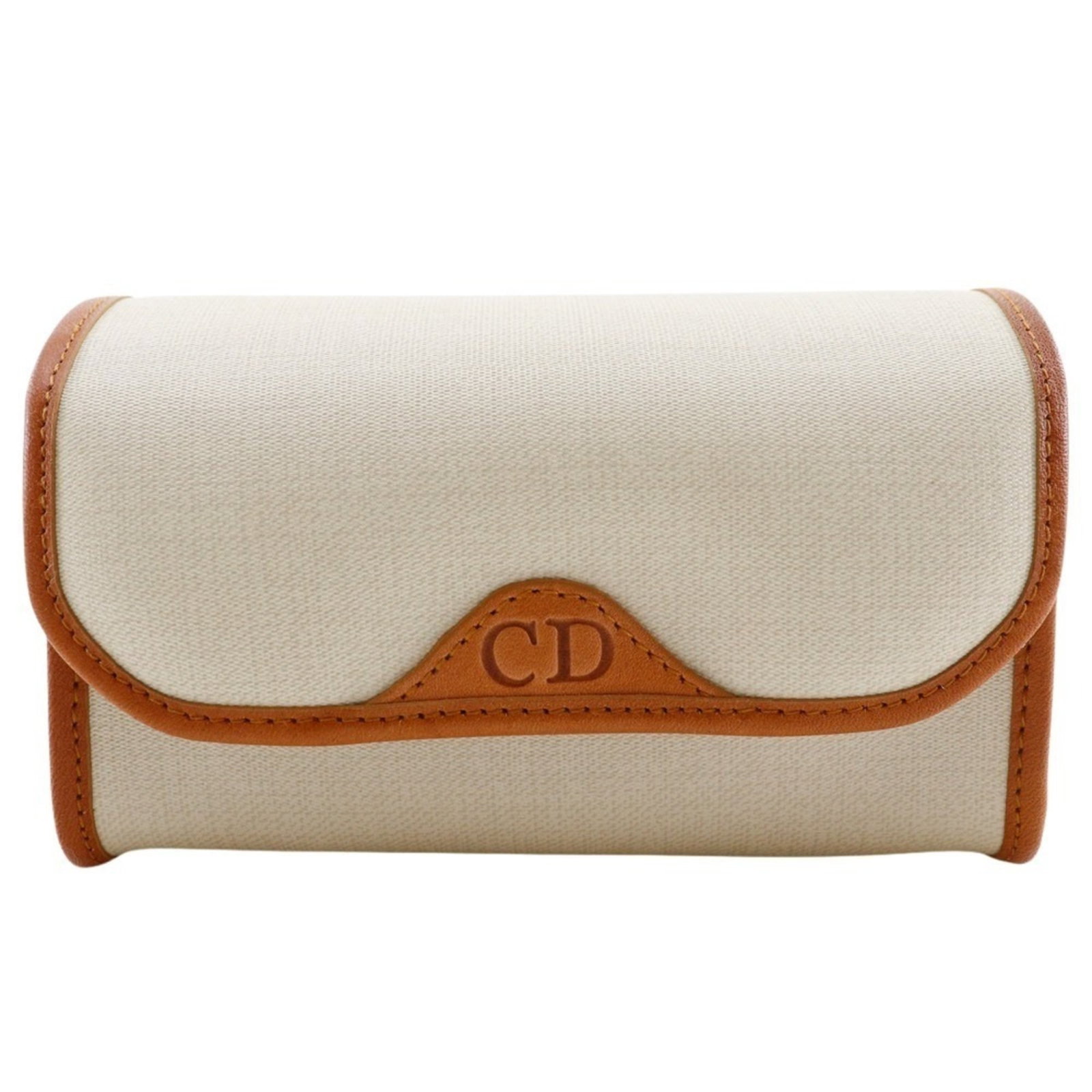 Christian Dior Pouch Pvc: Christian Dior Pouch Pvc Christian Dior Pouch Pvc is made from PVC material and features an off-white color. It has a magnet closure and measures 8cm x 13cm x 7cm. The item comes with a box. Item Spec