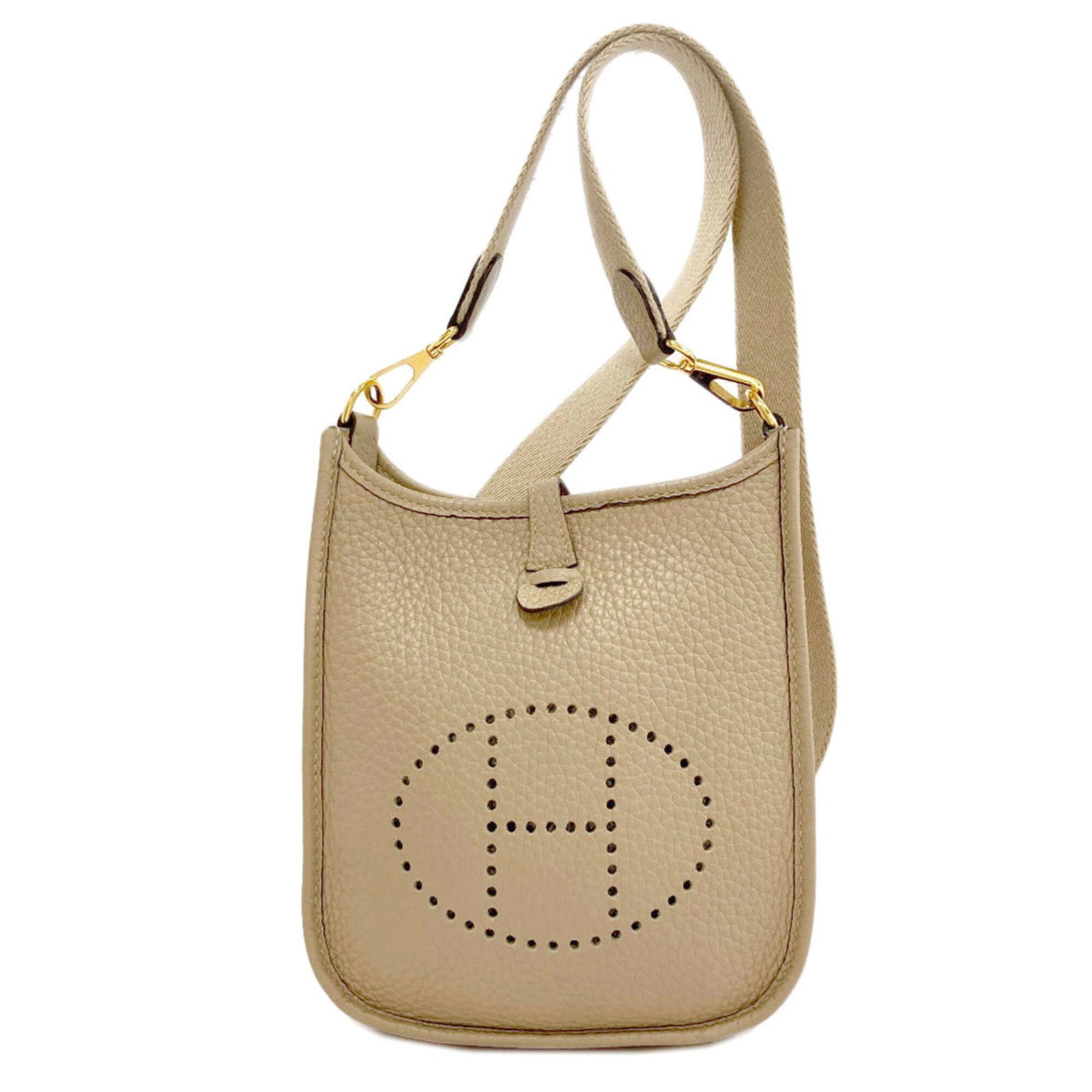 Hermes Shoulder Bag Taurillon Clemence Leather: Hermes Shoulder Bag Taurillon Clemence Leather The Hermes Taurillon Clemence Leather Shoulder Bag boasts a timeless design with its classic 18cm x 15cm x 5cm dimensions, making it a versatile and