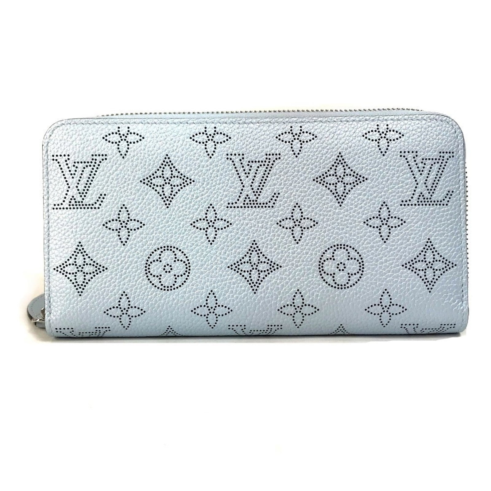 Louis Vuitton Long Wallet (Bi-Fold) Monogram: Louis Vuitton Long Wallet (Bi-Fold) Monogram The Louis Vuitton Long Wallet (Bi-Fold) Monogram features a striking blue monogram pattern, a classic bi-fold design, and a secure zipper closure. Measurin