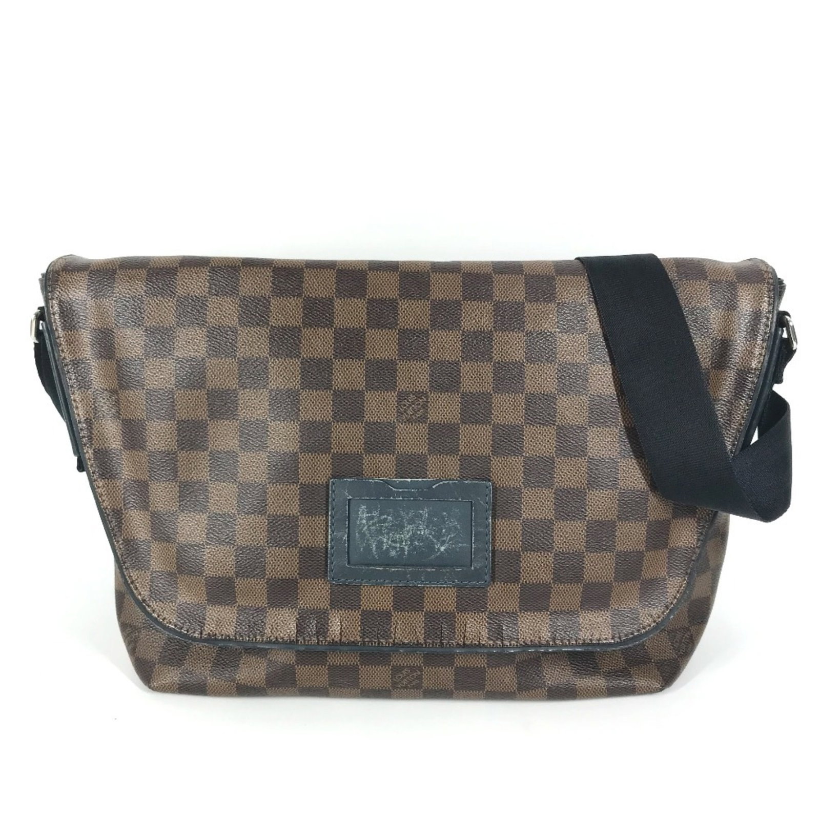Louis Vuitton Messenger Bag Shoulder Bag Damier Canvas: Louis Vuitton Messenger Bag Shoulder Bag Damier Canvas Damier Canvas pattern adds a touch of classic elegance to this Louis Vuitton Messenger Bag Shoulder Bag, available in both Brown and Navy