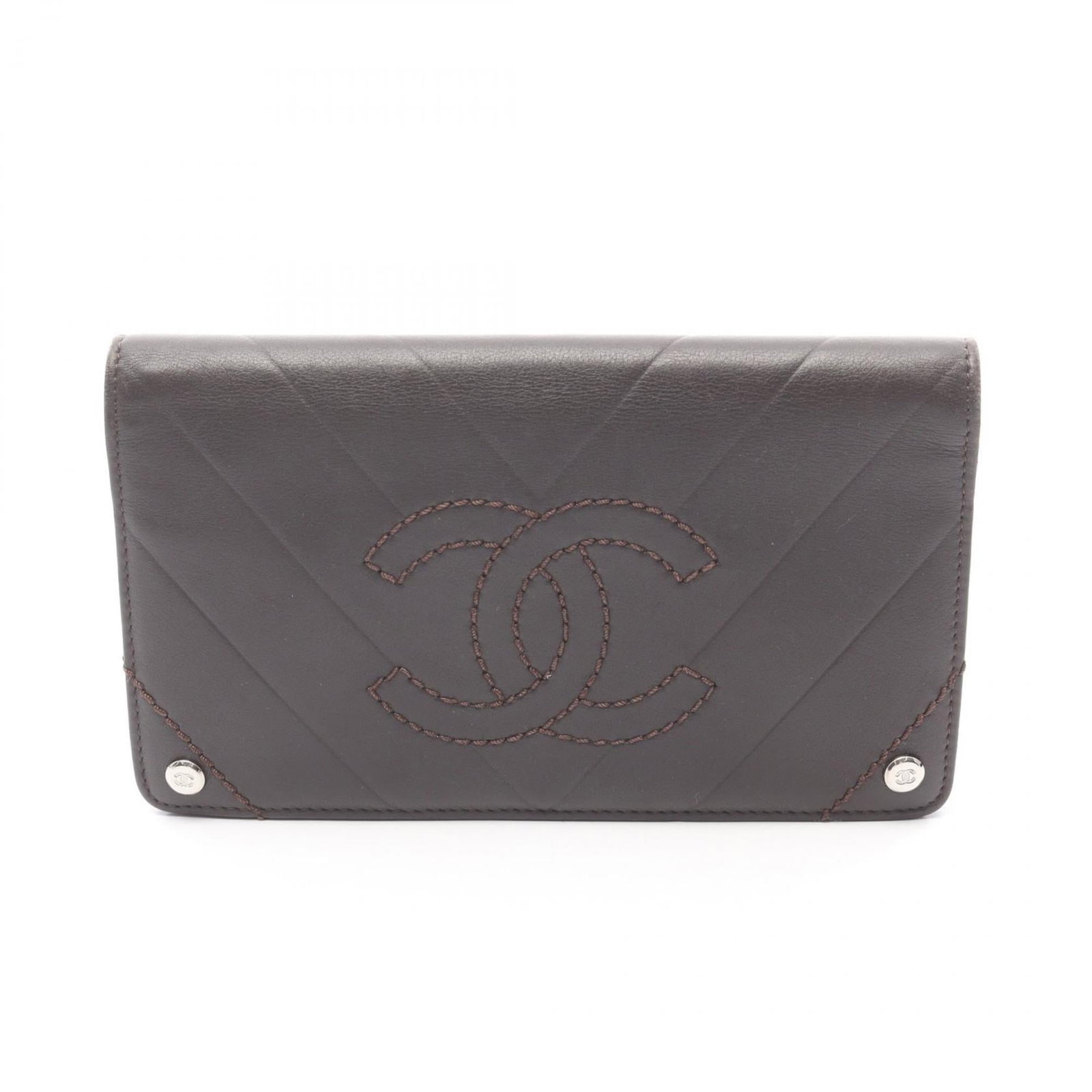 Chanel Long Wallet (Bi-Fold) Leather: Chanel Long Wallet (Bi-Fold) Leather Chanel's iconic bi-fold design is showcased in this elegant long wallet, crafted from high-quality leather in a rich brown hue. Measuring 11cm x 18cm x 1.5cm, it o