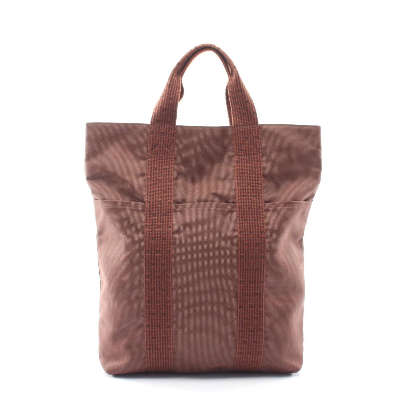Nylon Canvas Handbag Hermes Tote: Nylon Canvas Handbag Hermes Tote Nylon canvas handbag with a classic tote design, measuring 40cm x 30cm x 7cm. The brown color and sturdy construction make it a practical and stylish accessory. This