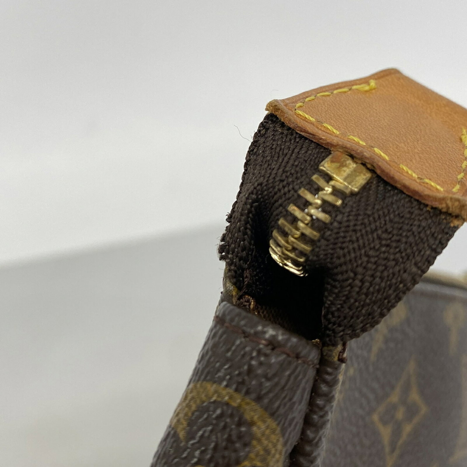 Louis Vuitton Pouch - 8