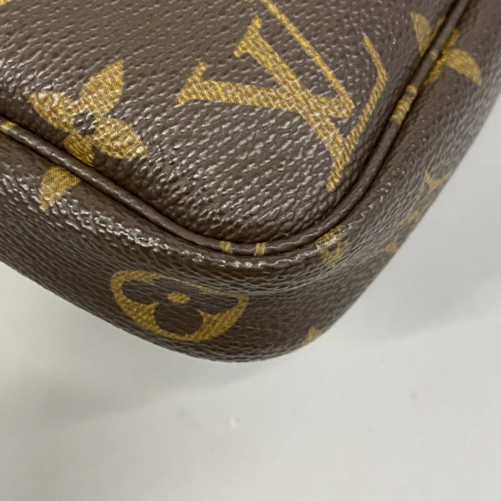 Louis Vuitton Pouch - 9