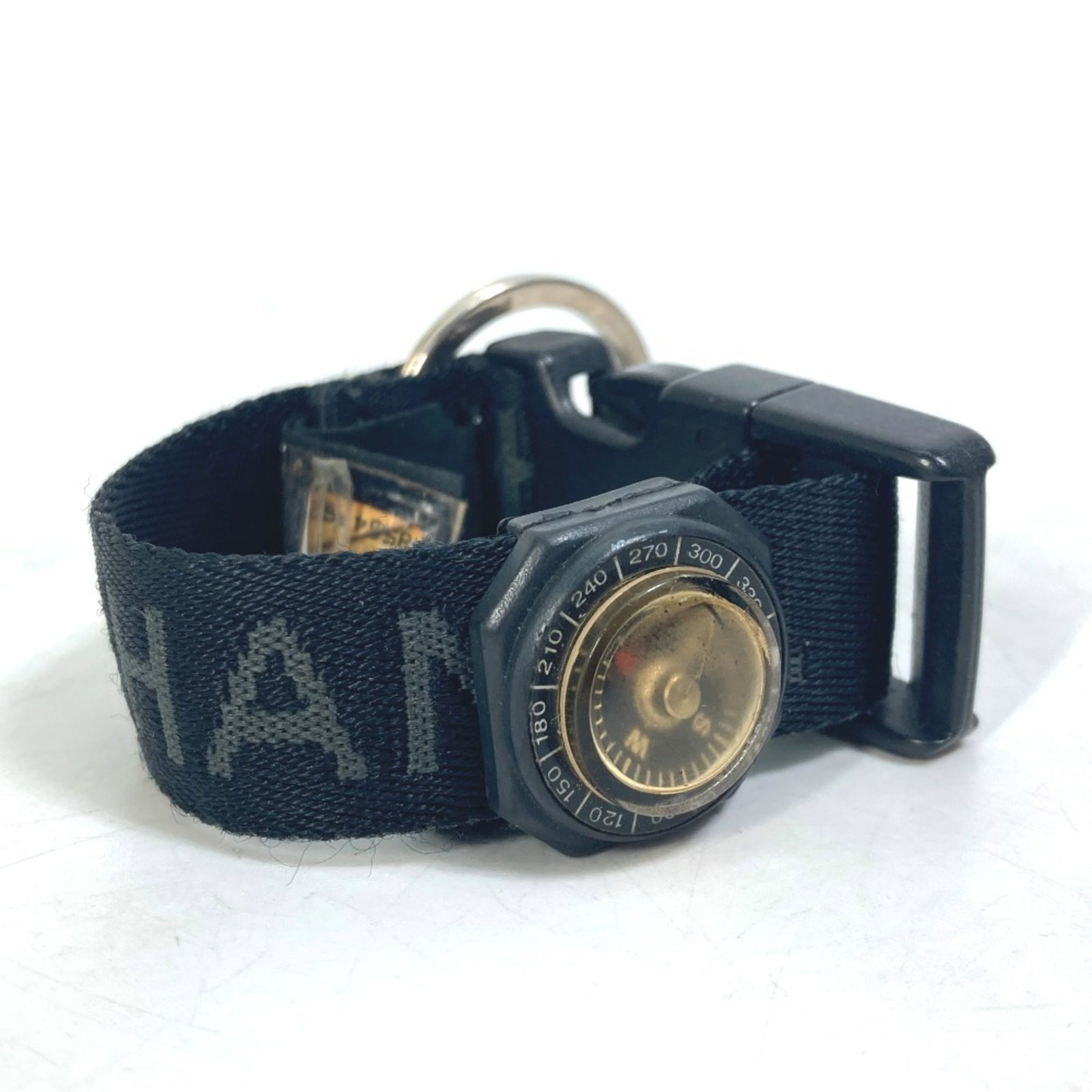 Keyring Canvas Nylon from Chanel: Keyring Canvas Nylon from Chanel Canvas and nylon blend in a sleek black design, with a vibrant yellow accent, forming a stylish keyring from the iconic Chanel brand. The canvas and nylon material
