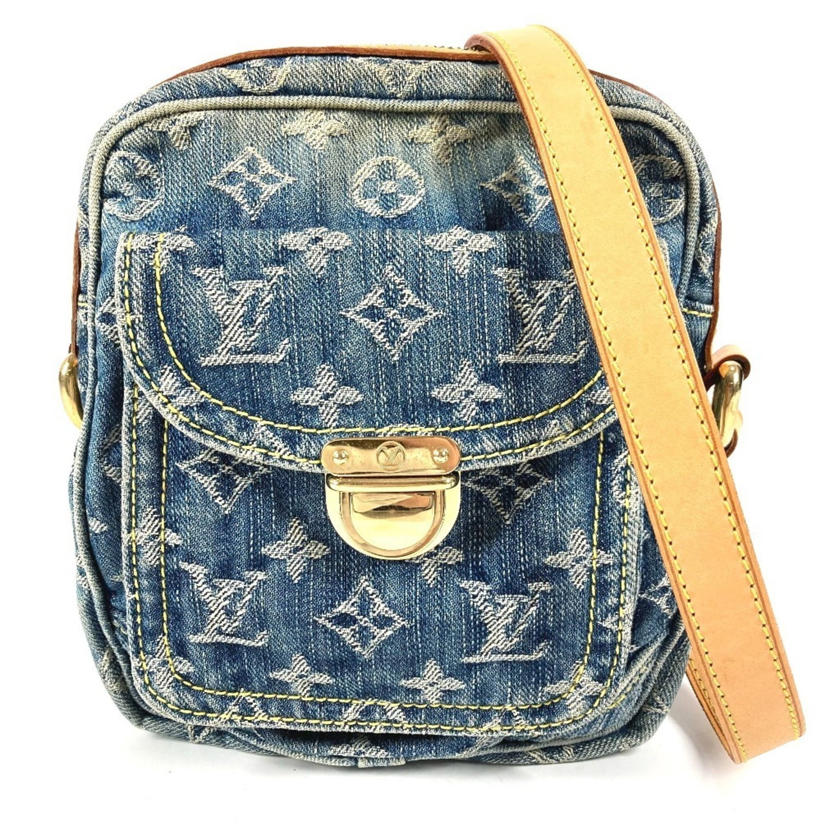 Pochette Monogram Denim Canvas Bag Louis Vuitton: Pochette Monogram Denim Canvas Bag Louis Vuitton Monogram Denim canvas bag from Louis Vuitton, featuring the iconic monogram pattern in a striking blue hue. This pochette-style shoulder bag measures