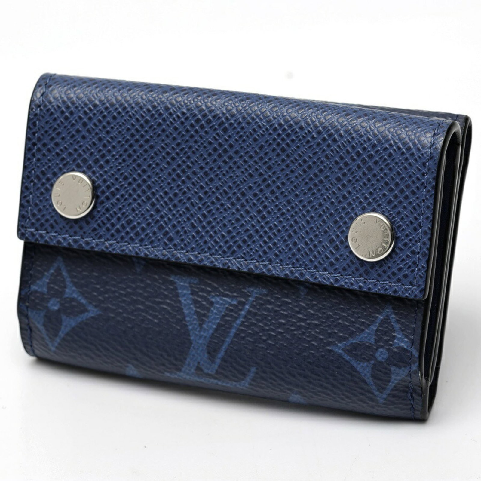 Louis Vuitton Wallet (Tri-Fold) Taigarama: Louis Vuitton Wallet (Tri-Fold) Taigarama Taigarama material provides a unique texture and durability to this Louis Vuitton wallet, while its tri-fold design offers a classic and practical way to