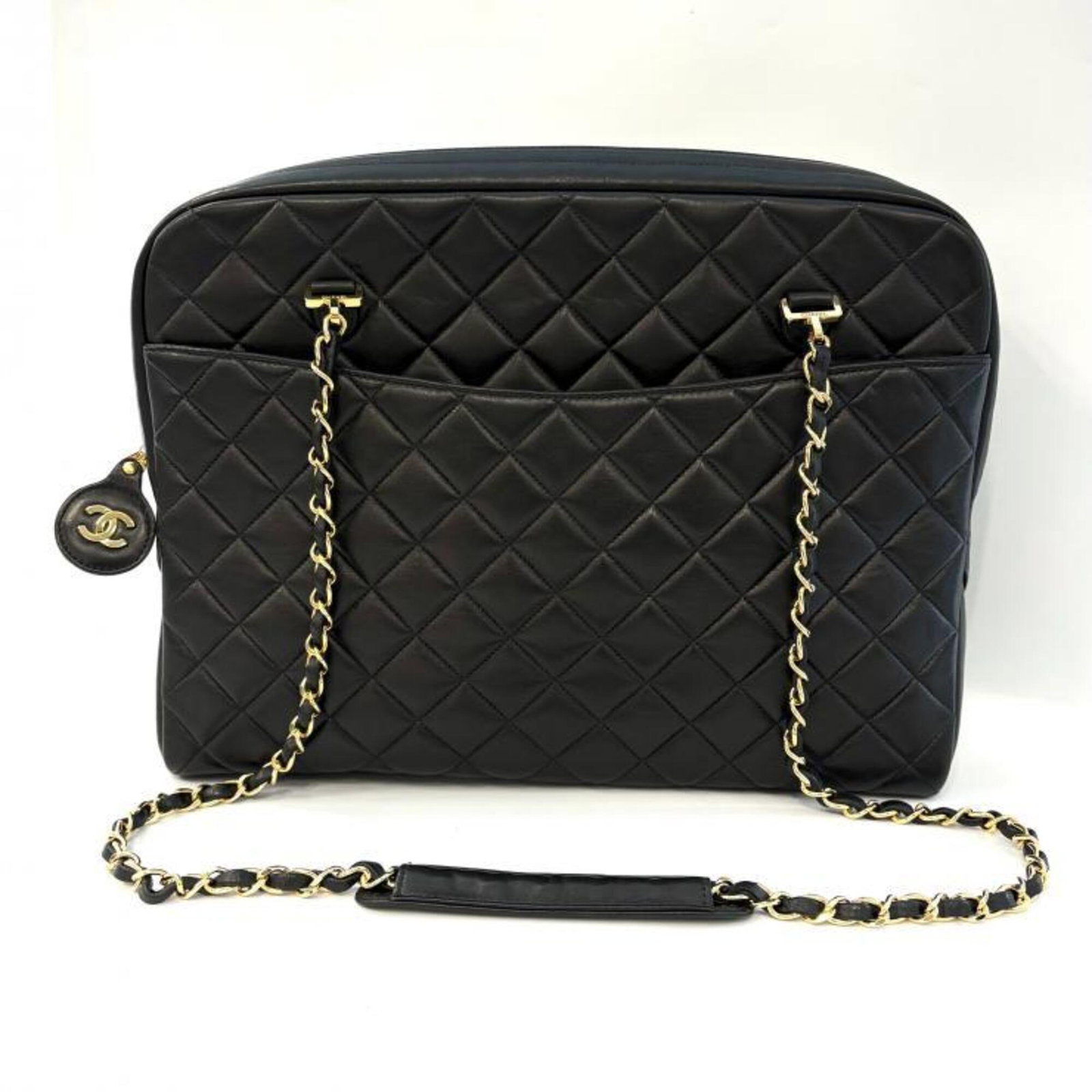 Shoulder Bag Leather Chanel: Shoulder Bag Leather Chanel This black lambskin shoulder bag from Chanel features a sleek and sophisticated design, with a classic shape and clean lines. Measuring 25cm x 35cm x 8cm, it is a stylish