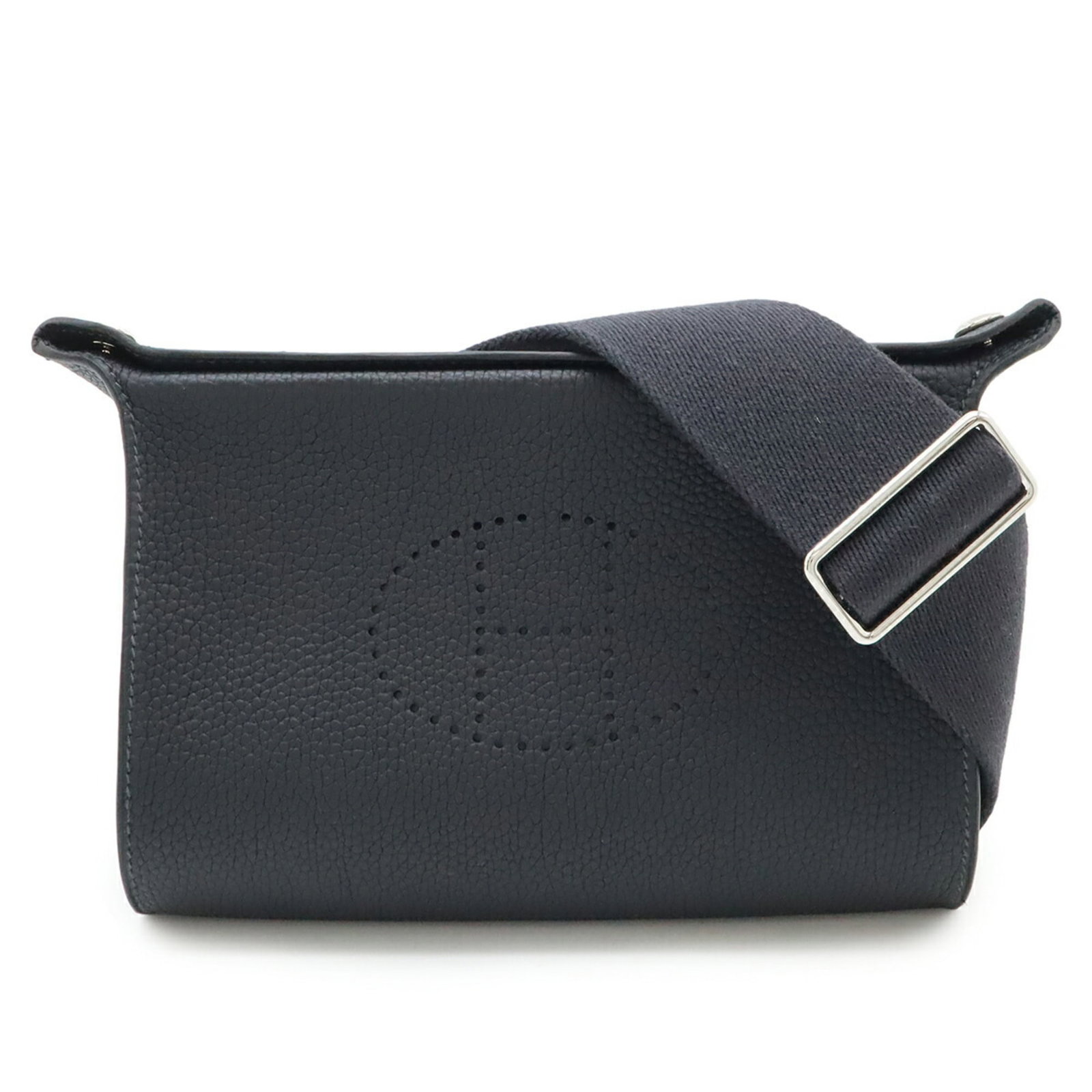Shoulder Bag Togo Leather Hermes: Shoulder Bag Togo Leather Hermes Togo leather shoulder bag from the renowned French brand Hermes, boasting classic design and sleek black finish. Measuring 14.5cm x 21cm x 4cm, this stylish accessory
