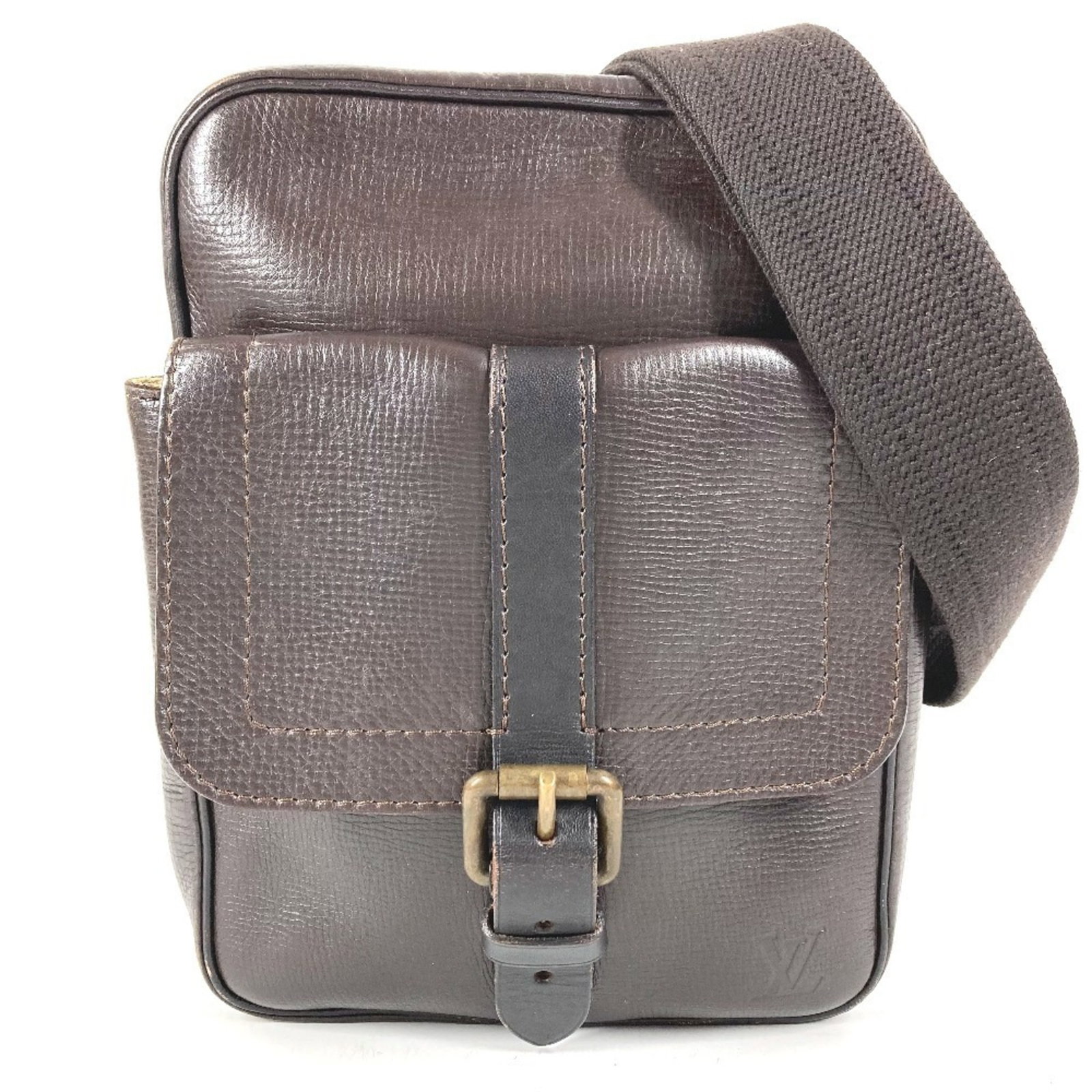 Shoulder Bag Louis Vuitton Pochette Utah Leather: Shoulder Bag Louis Vuitton Pochette Utah Leather The Louis Vuitton Pochette Utah Leather Shoulder Bag boasts a timeless design with its classic brown and coffee leather hues. Measuring 24.5cm x