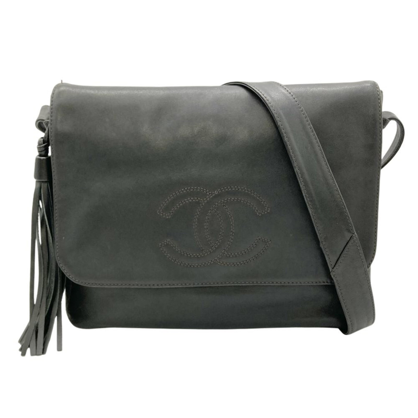 Shoulder Bag Leather Chanel: Shoulder Bag Leather Chanel Black leather shoulder bag from Chanel, made in Italy, features a classic design with a 24cm x 30cm x 7cm size. The bag's sleek black color and high-quality leather