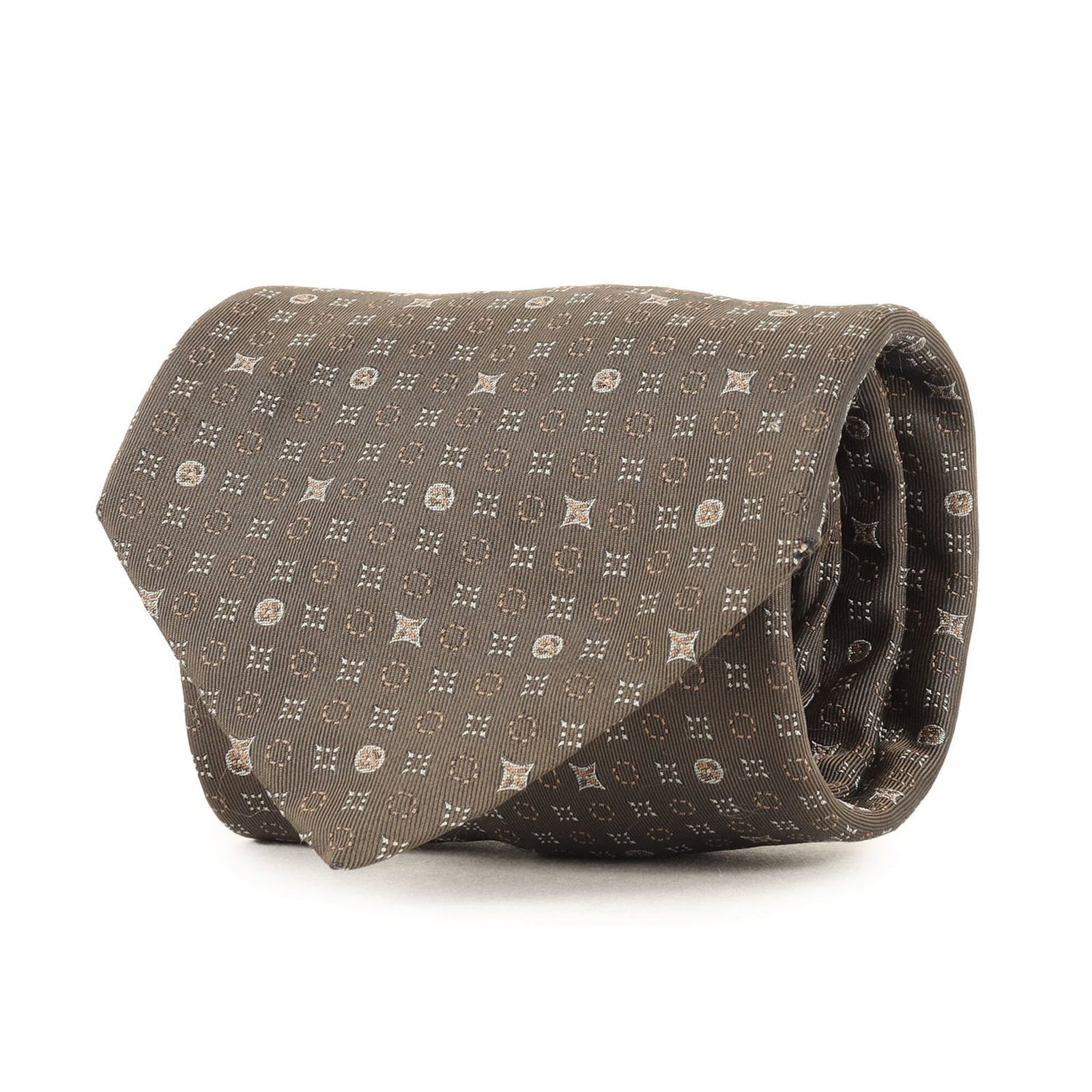 Vuitton Cravat Silk Louis: Vuitton Cravat Silk Louis Silk cravat with a signature, measuring 149cm in length and 9.5cm in width, crafted from bronze-colored material, made by Louis Vuitton, an Italian brand. This cravat feature