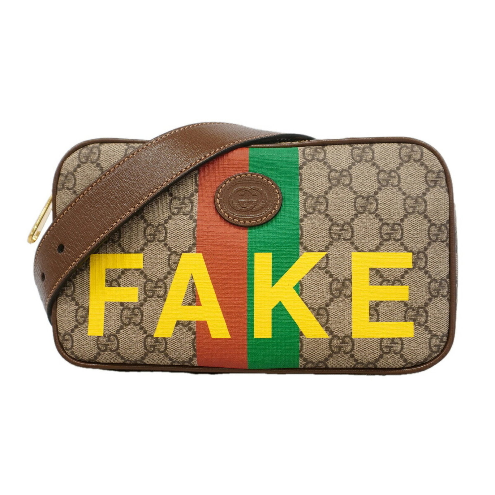 Shoulder Bag Pvc Gucci: Shoulder Bag Pvc Gucci This Gucci shoulder bag is made from PVC material and features a classic brown color with gold hardware. Measuring 14cm x 23cm x 5.5cm, it has a sleek and compact design that