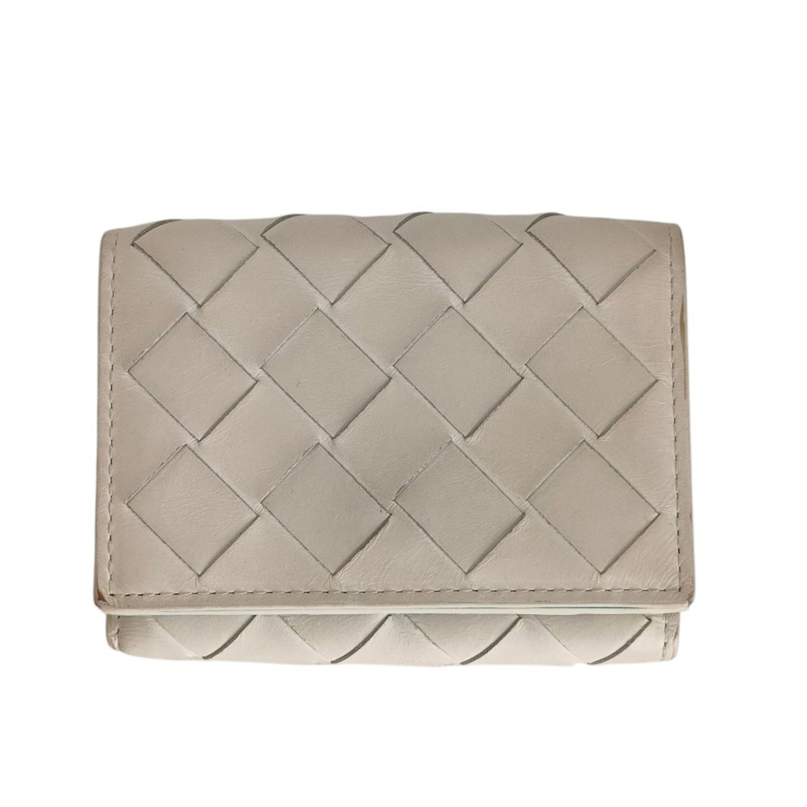 Intrecciato Wallet Tri-Fold Bottega: Intrecciato Wallet Tri-Fold Bottega Intrecciato Wallet Tri-Fold Bottega features a unique blend of craftsmanship and style, with its signature woven intrecciato pattern adding a touch of elegance to